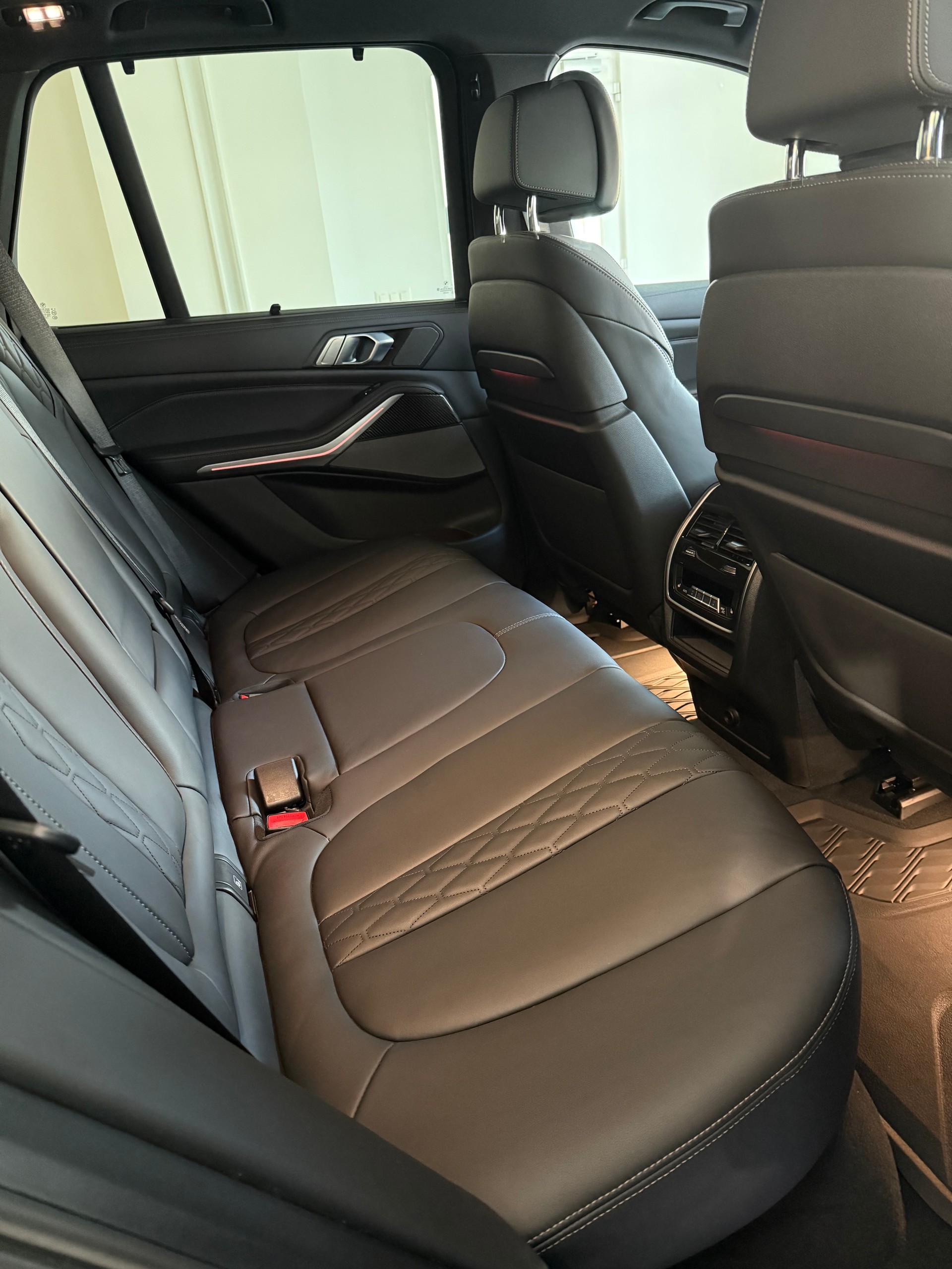 BMW X5 xDrive M50i Steptronic-image-13
