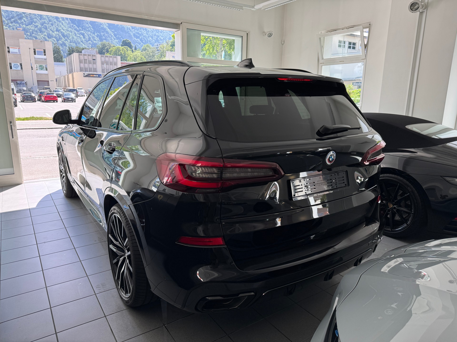 BMW X5 xDrive M50i Steptronic-image-4