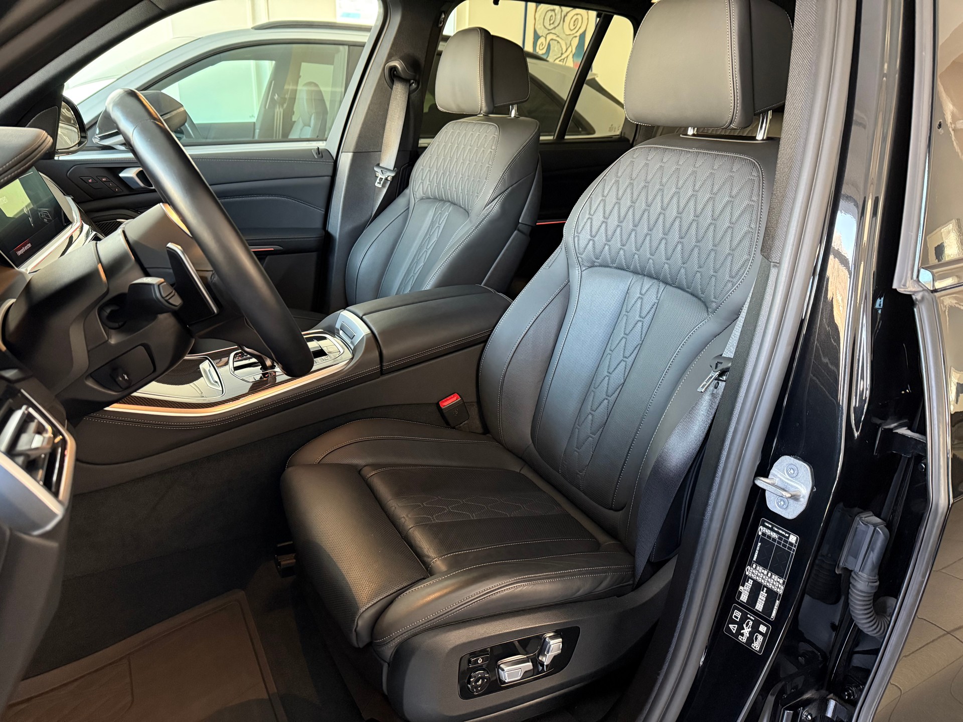 BMW X5 xDrive M50i Steptronic-image-10