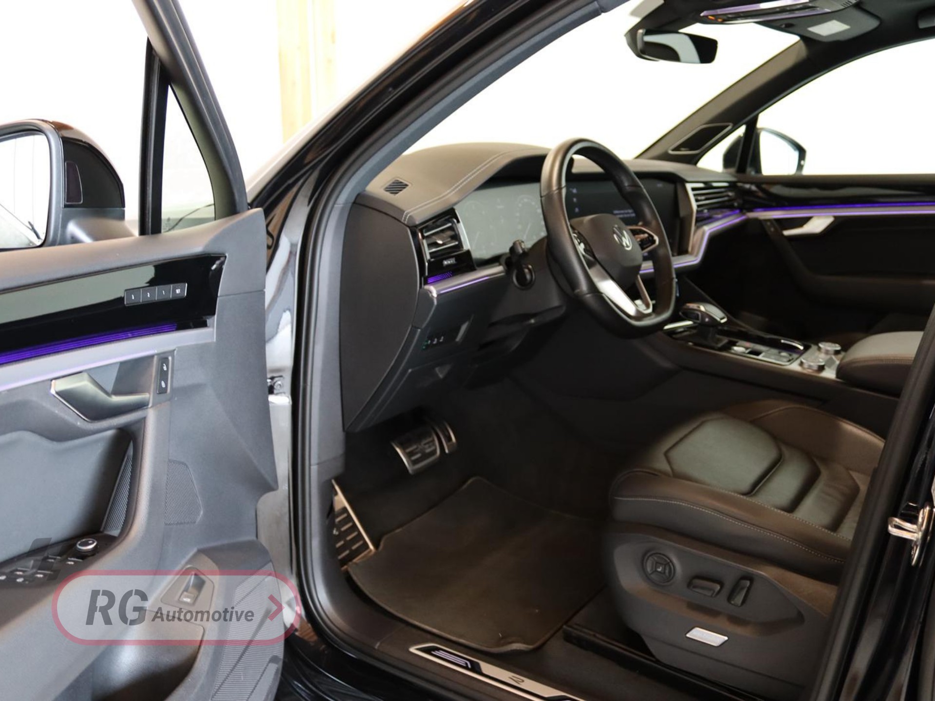VW Touareg 3.0 TDI R Line Tiptronic-image-6