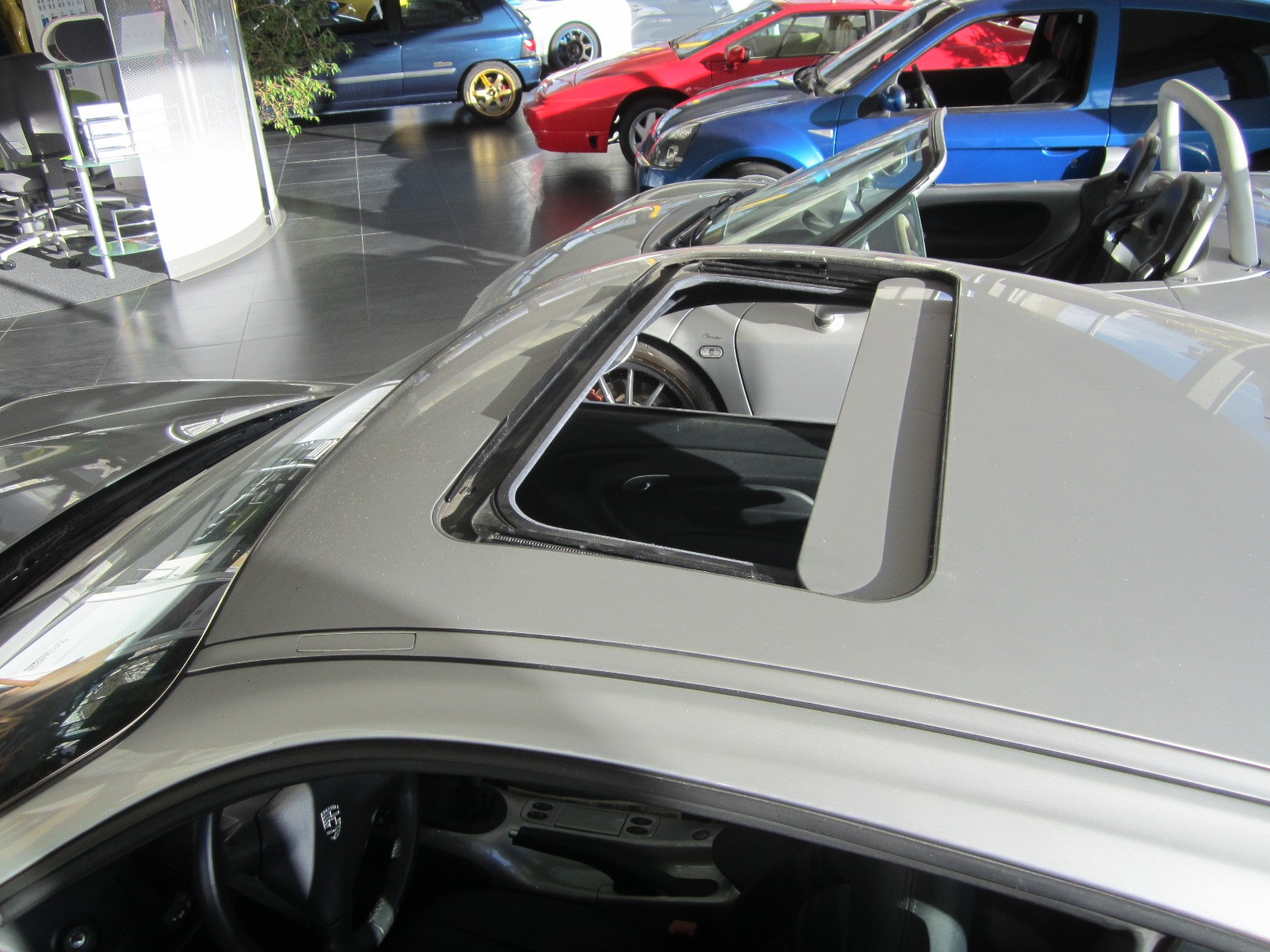 PORSCHE 911 Carrera 4-image-3