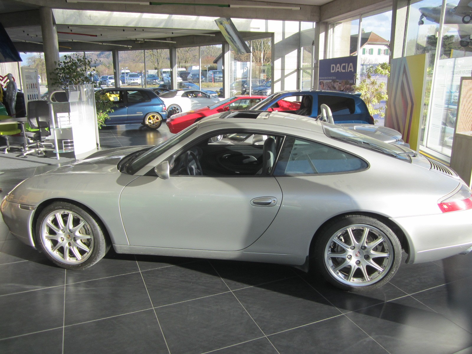 PORSCHE 911 Carrera 4-image-2
