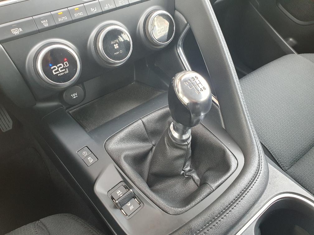 JAGUAR E-Pace 2.0d D150 AWD-image-13
