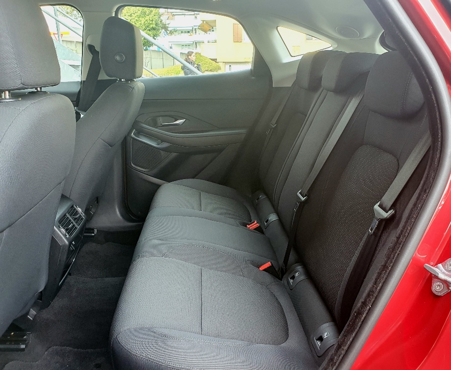 JAGUAR E-Pace 2.0d D150 AWD-image-10