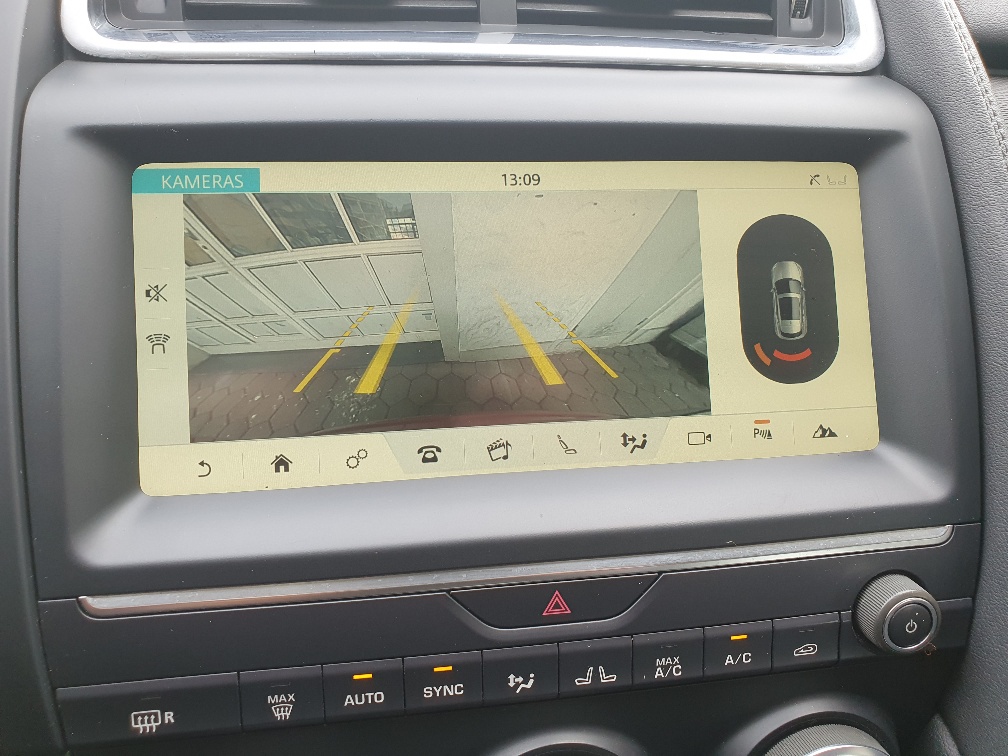 JAGUAR E-Pace 2.0d D150 AWD-image-8