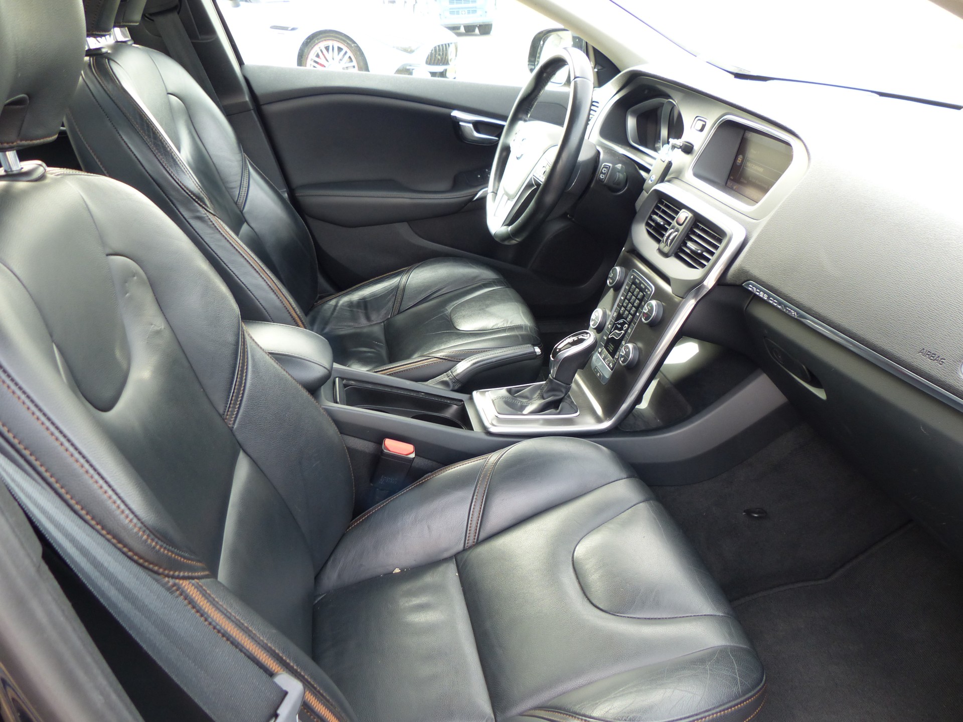 VOLVO V40 Cross Country T4 2.0 AWD Summum Geartronic-image-19