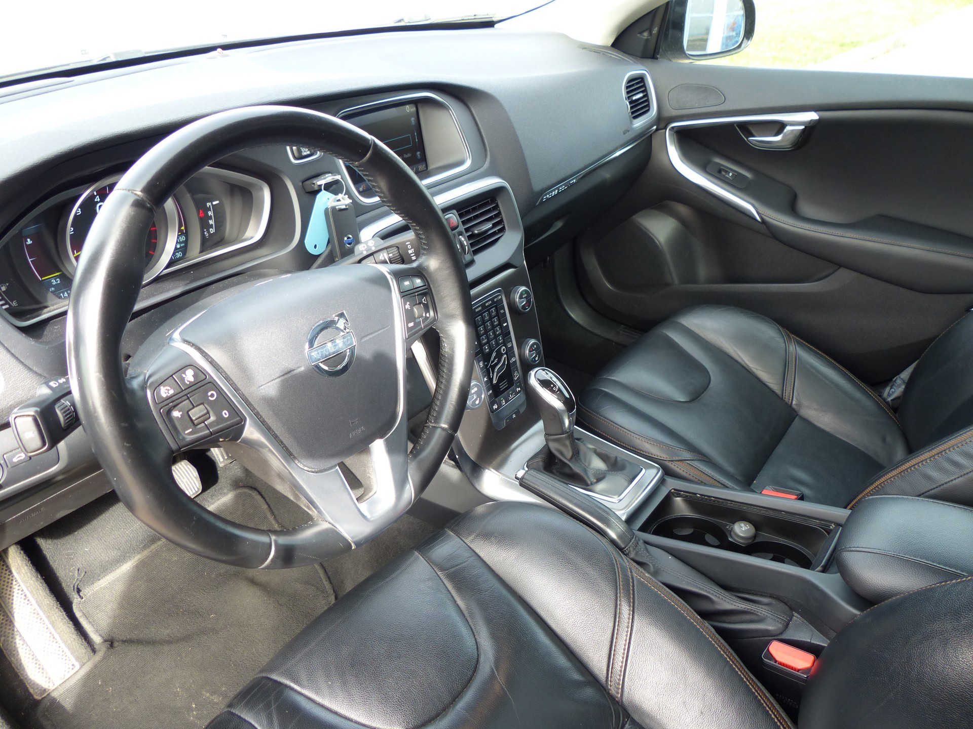 VOLVO V40 Cross Country T4 2.0 AWD Summum Geartronic-image-23