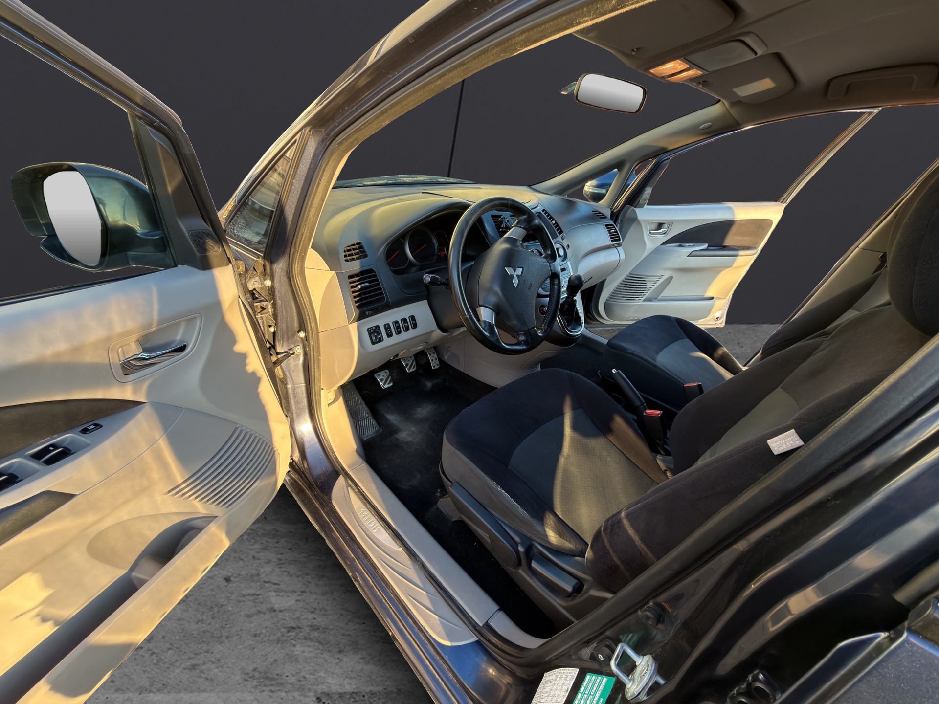 MITSUBISHI Grandis 2.0 16V DID Motion-image-12