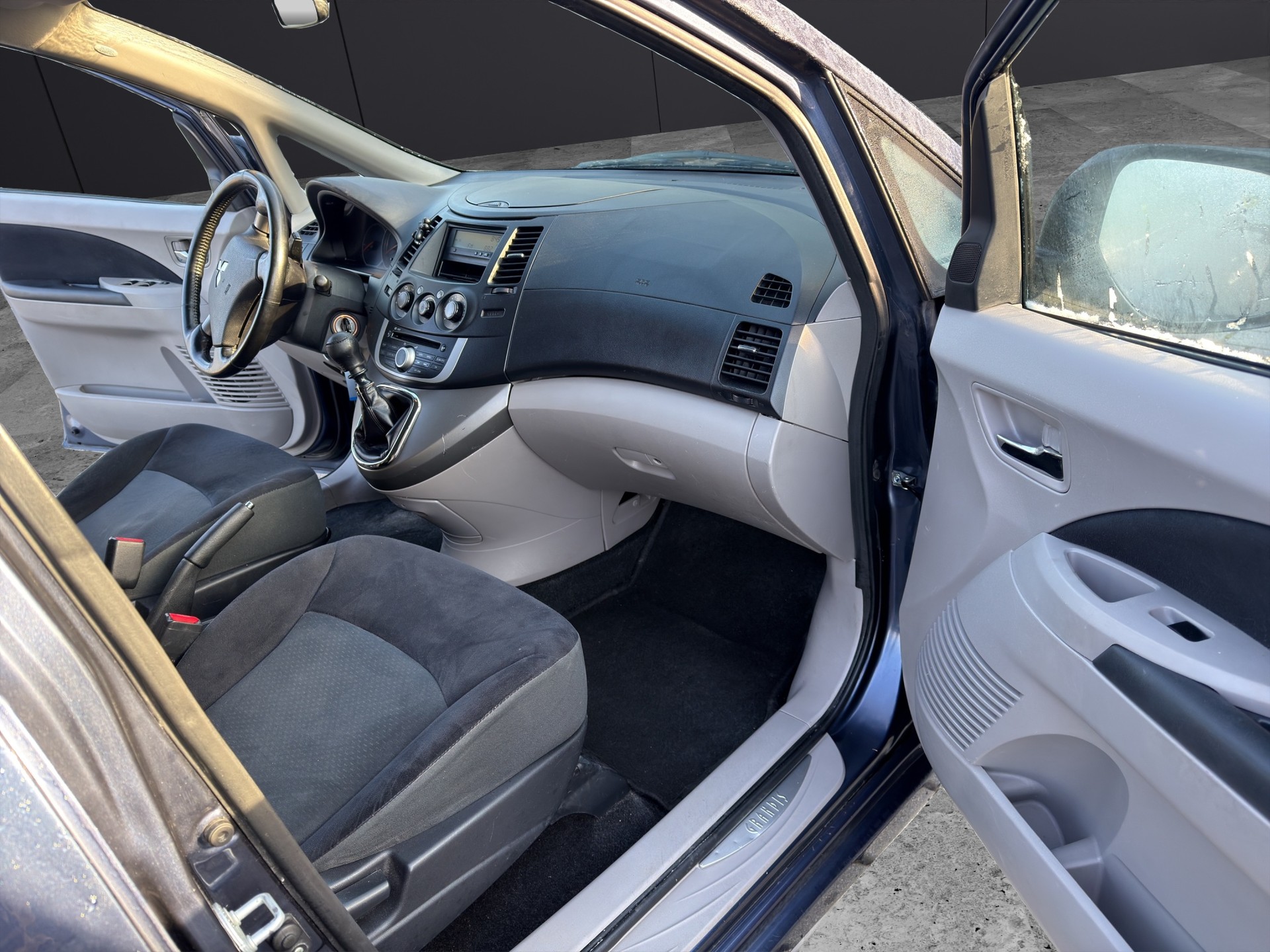 MITSUBISHI Grandis 2.0 16V DID Motion-image-13