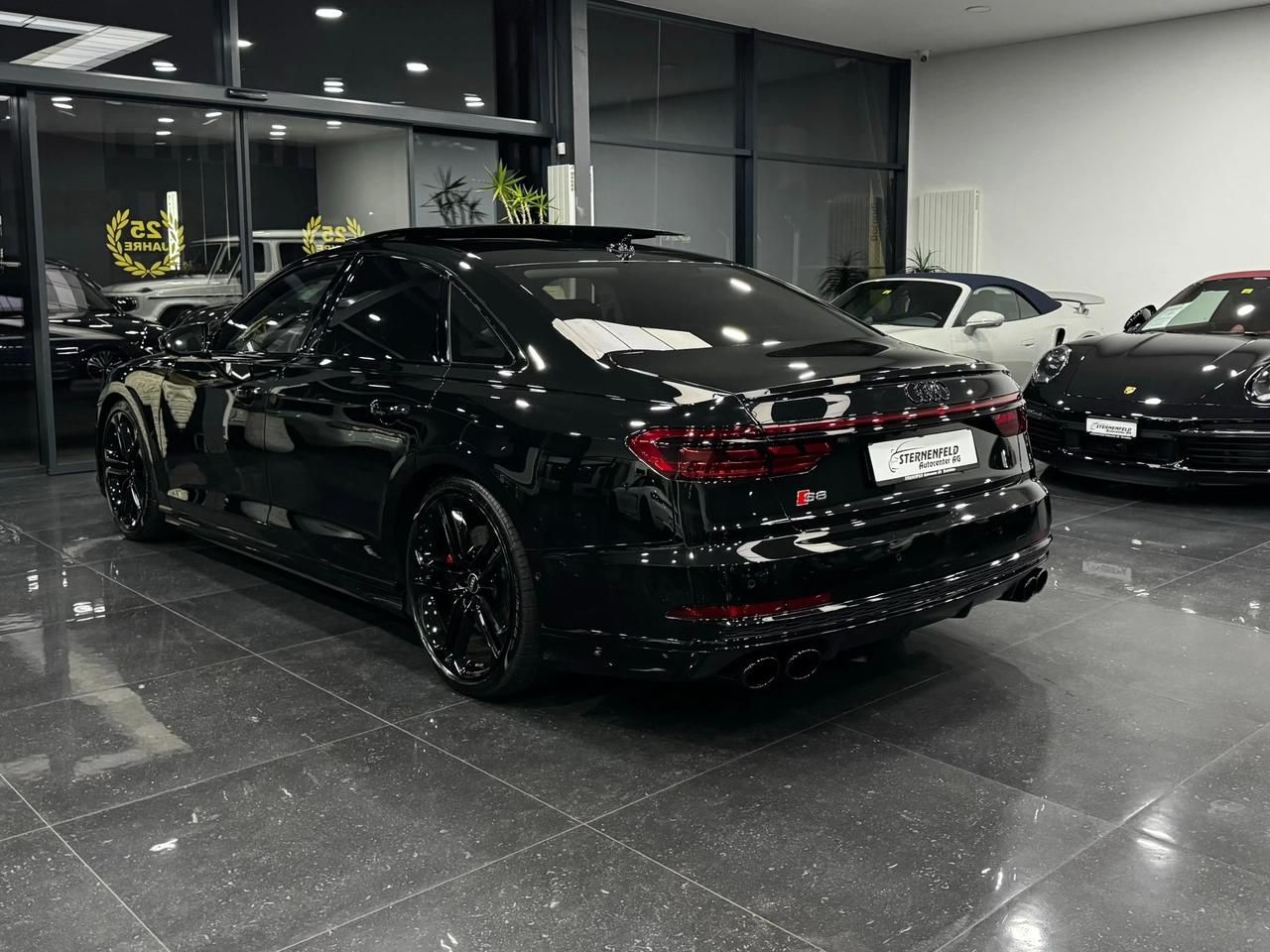 AUDI S8 TFSI quattro tiptronic-image-3