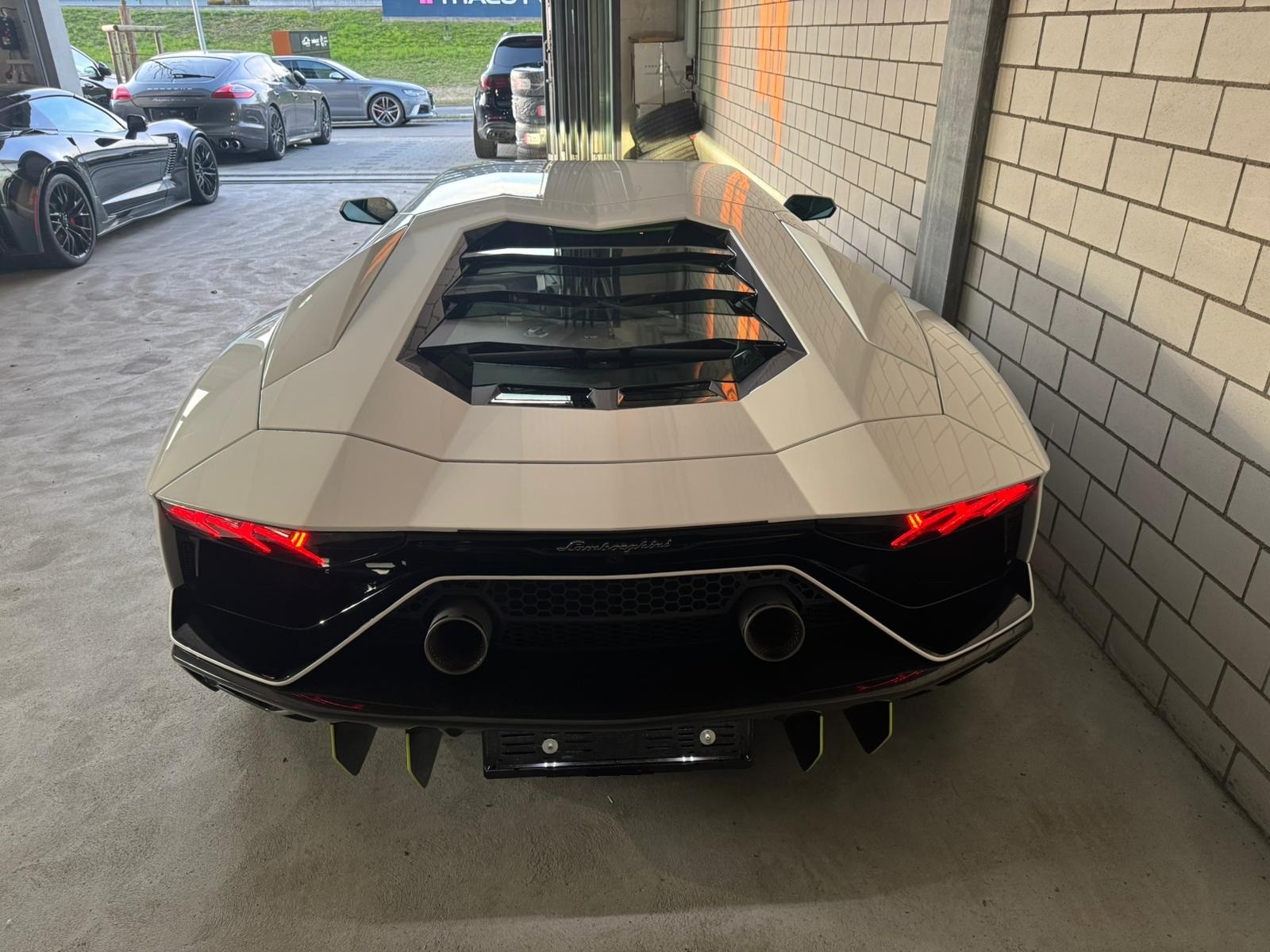 LAMBORGHINI Aventador LP780-4 Coupé E-Gear ULTIMAE "1 of 350"-image-8