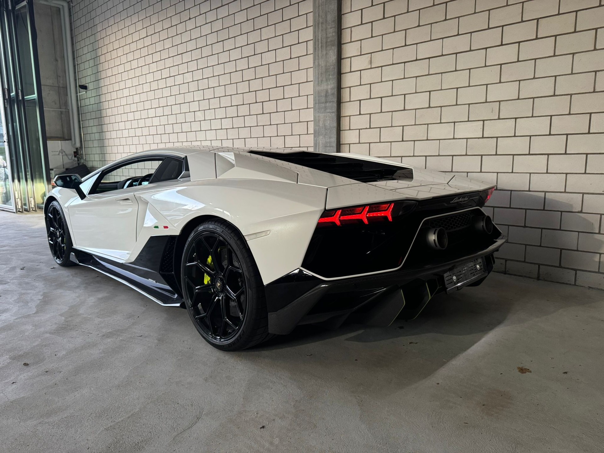 LAMBORGHINI Aventador LP780-4 Coupé E-Gear ULTIMAE "1 of 350"-image-6