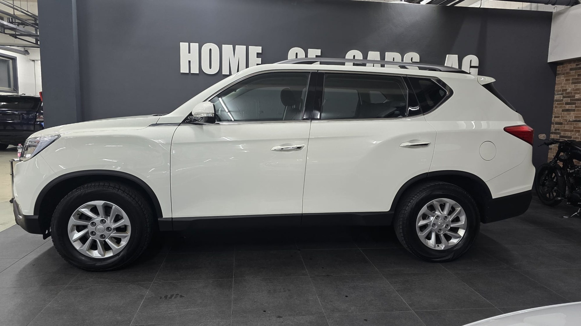 KGM-SsangYong Rexton RX220 e-XDi Crystal 4WD-image-4