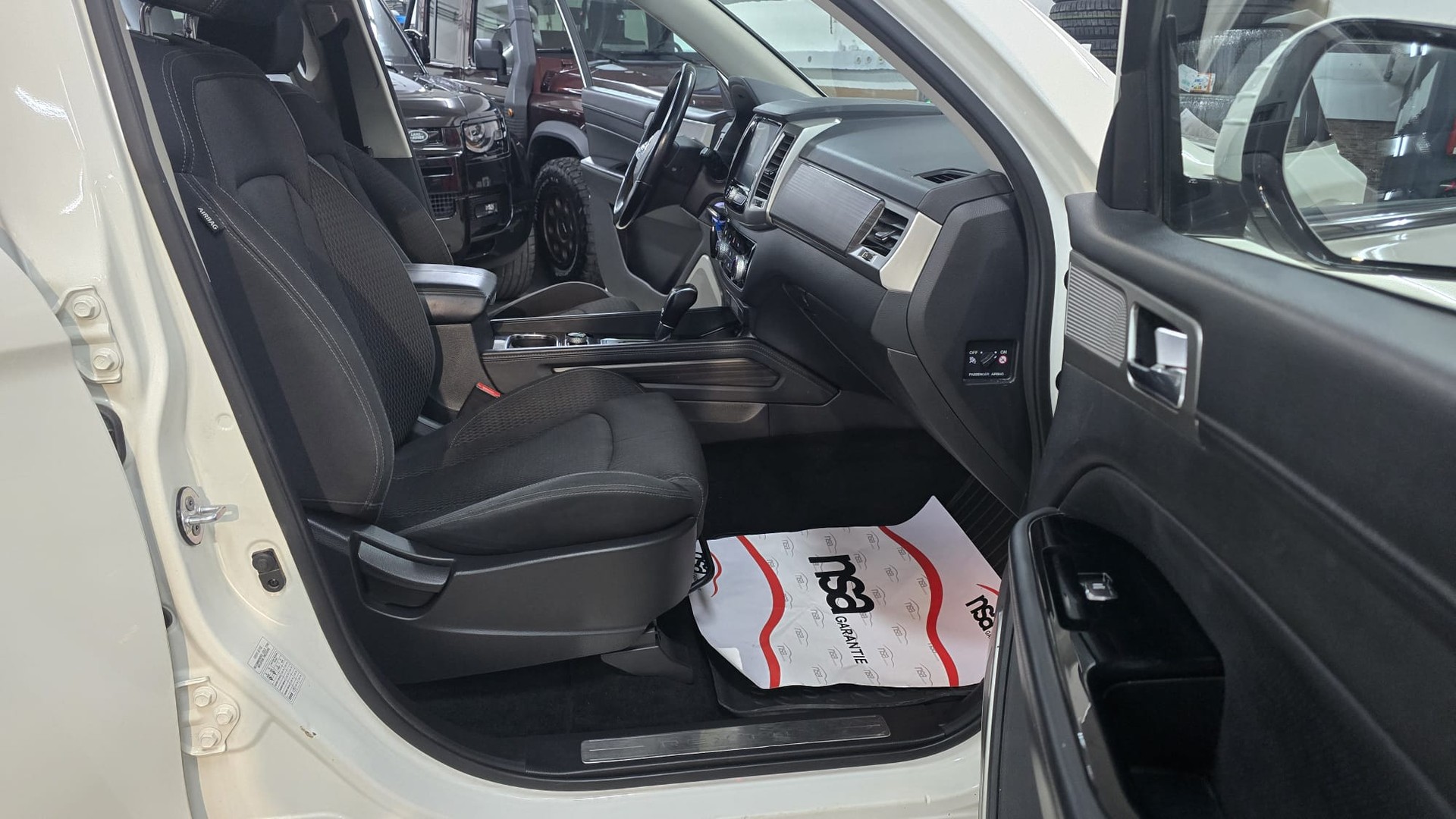 KGM-SsangYong Rexton RX220 e-XDi Crystal 4WD-image-25