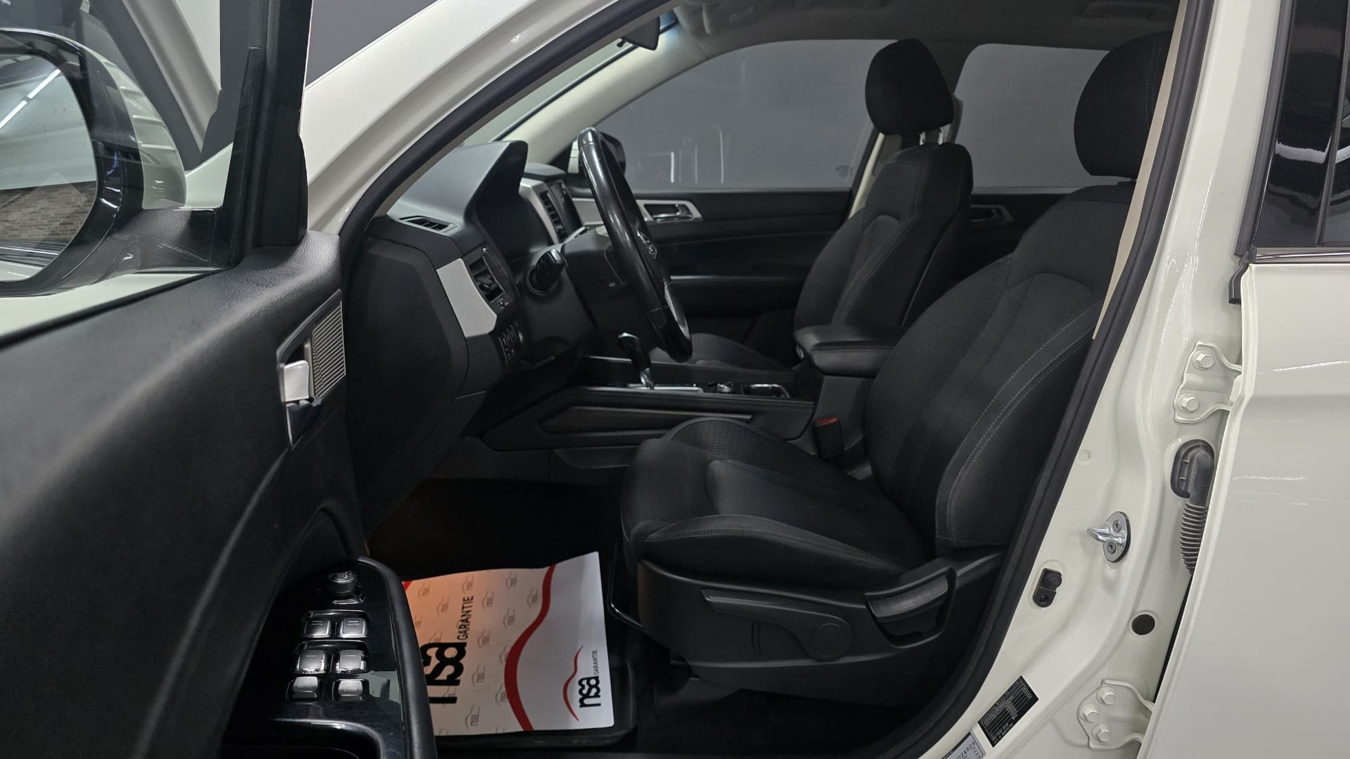 KGM-SsangYong Rexton RX220 e-XDi Crystal 4WD-image-19
