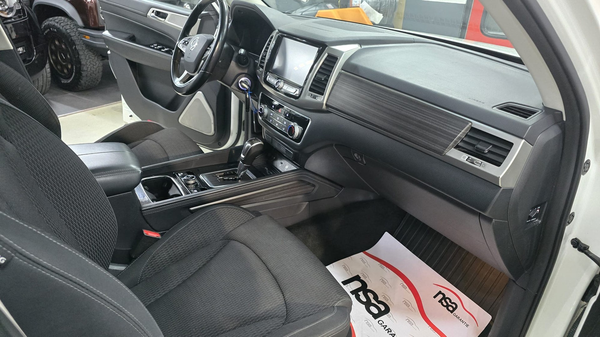 KGM-SsangYong Rexton RX220 e-XDi Crystal 4WD-image-24