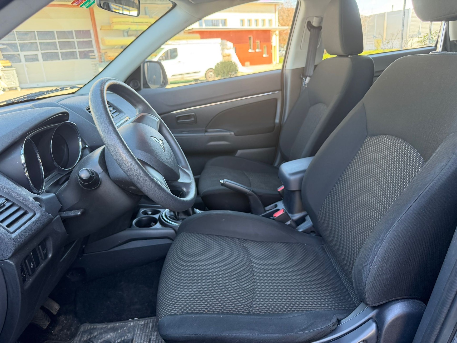 MITSUBISHI ASX 1.6 DID Pure 4WD-image-8