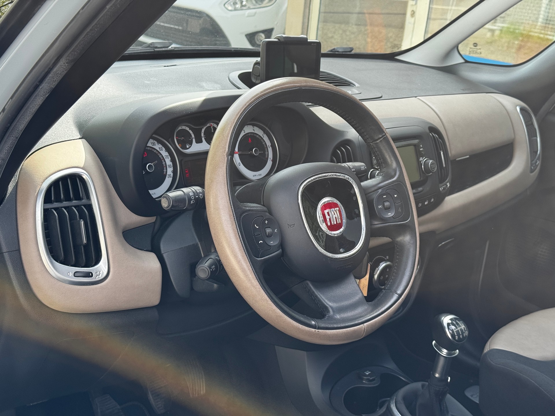 FIAT 500L-image-11
