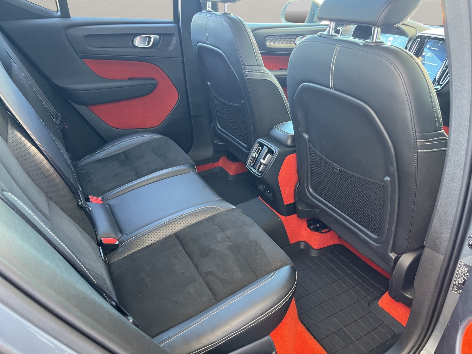 VOLVO XC40 2.0 T5 R-Design AWD-image-13
