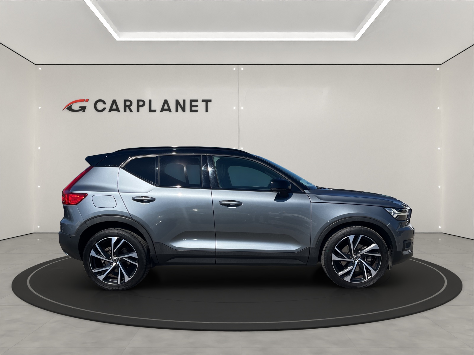 VOLVO XC40 2.0 T5 R-Design AWD-image-4