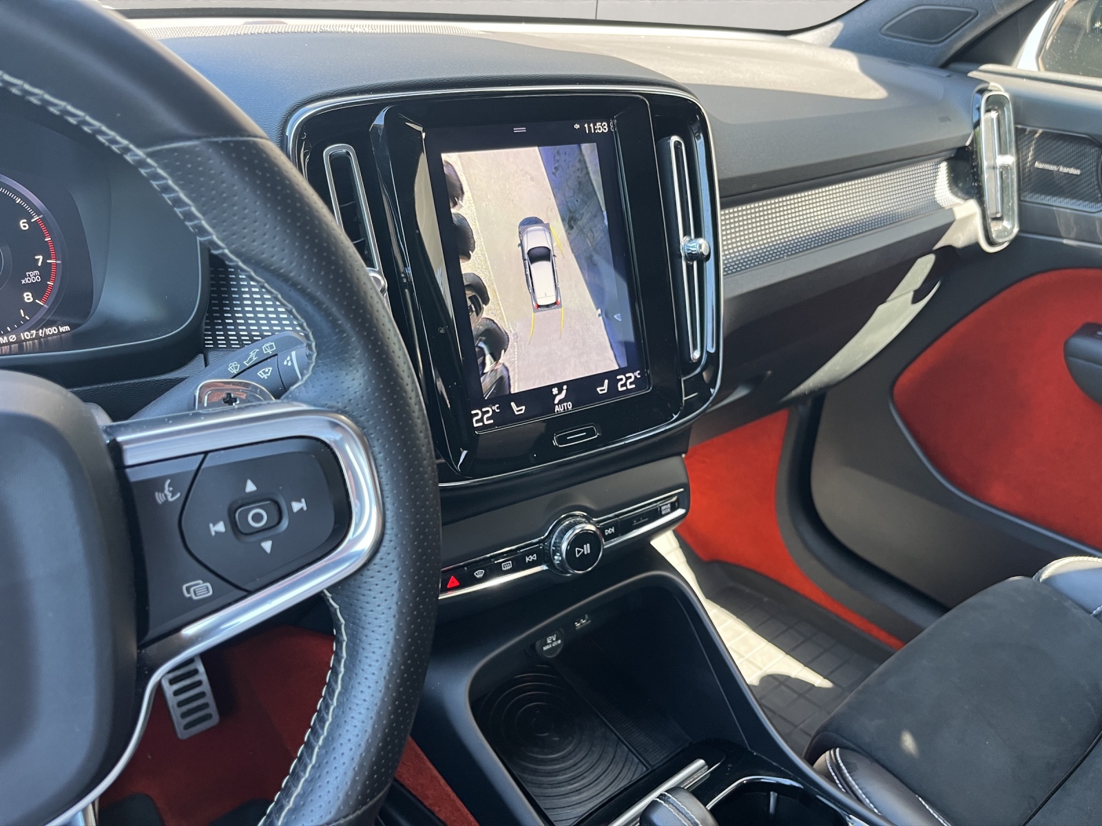 VOLVO XC40 2.0 T5 R-Design AWD-image-11