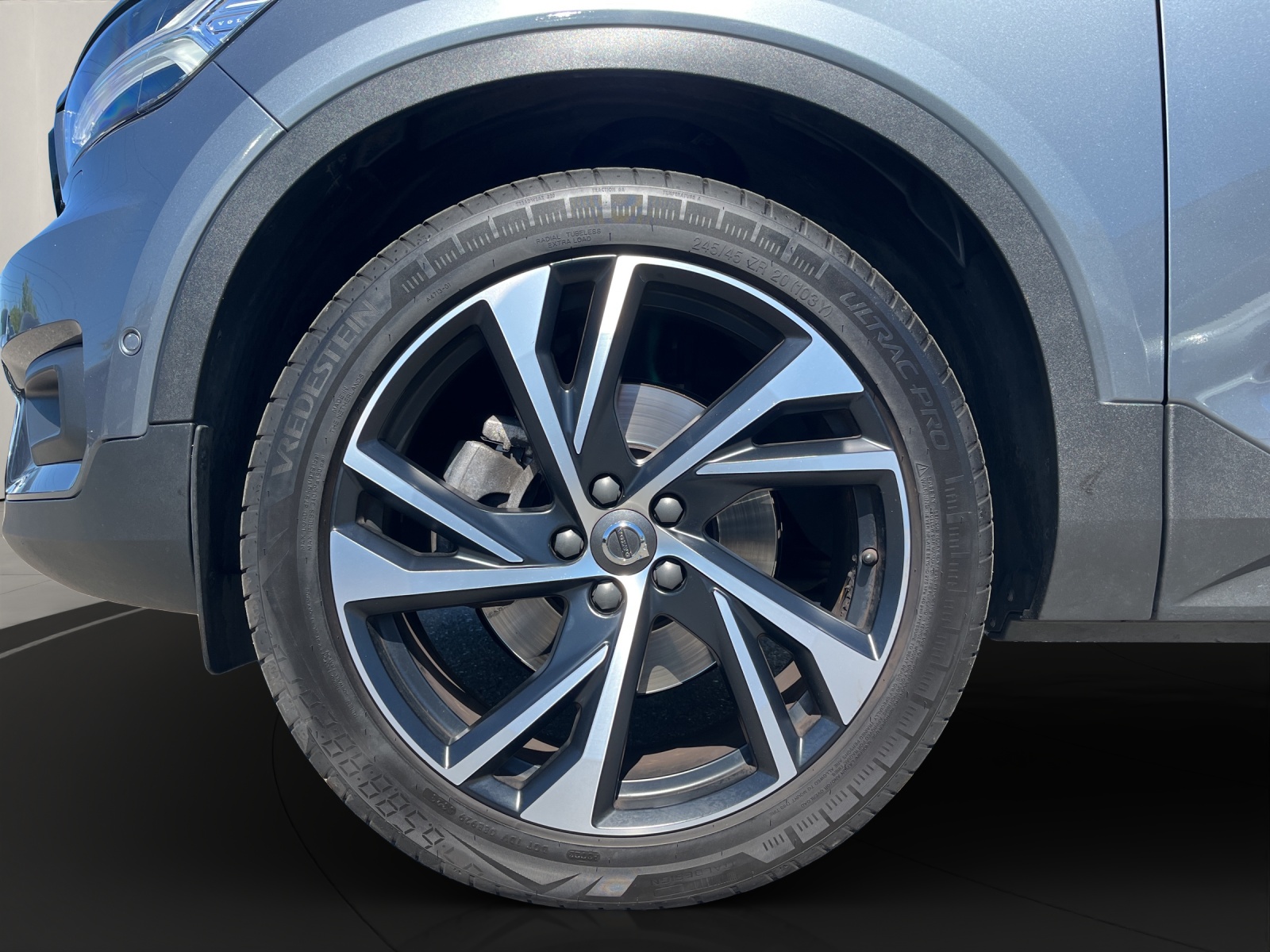 VOLVO XC40 2.0 T5 R-Design AWD-image-8
