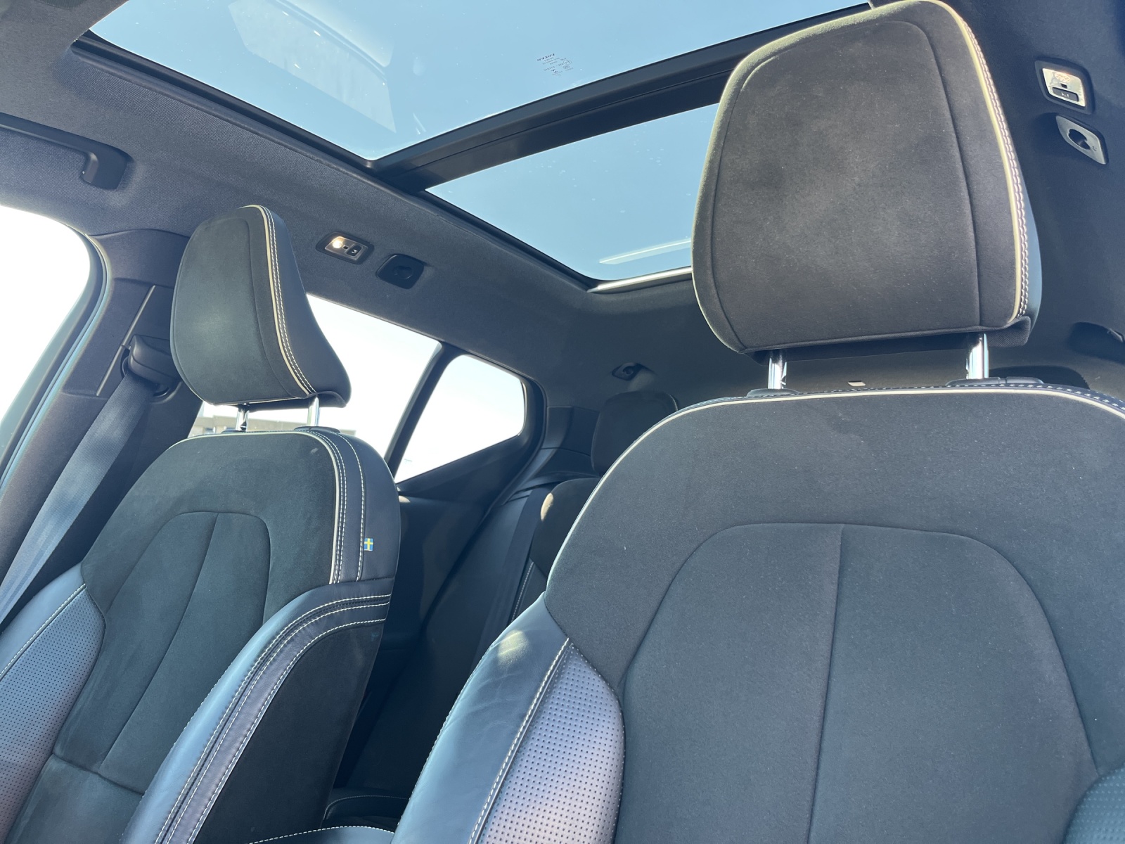 VOLVO XC40 2.0 T5 R-Design AWD-image-15