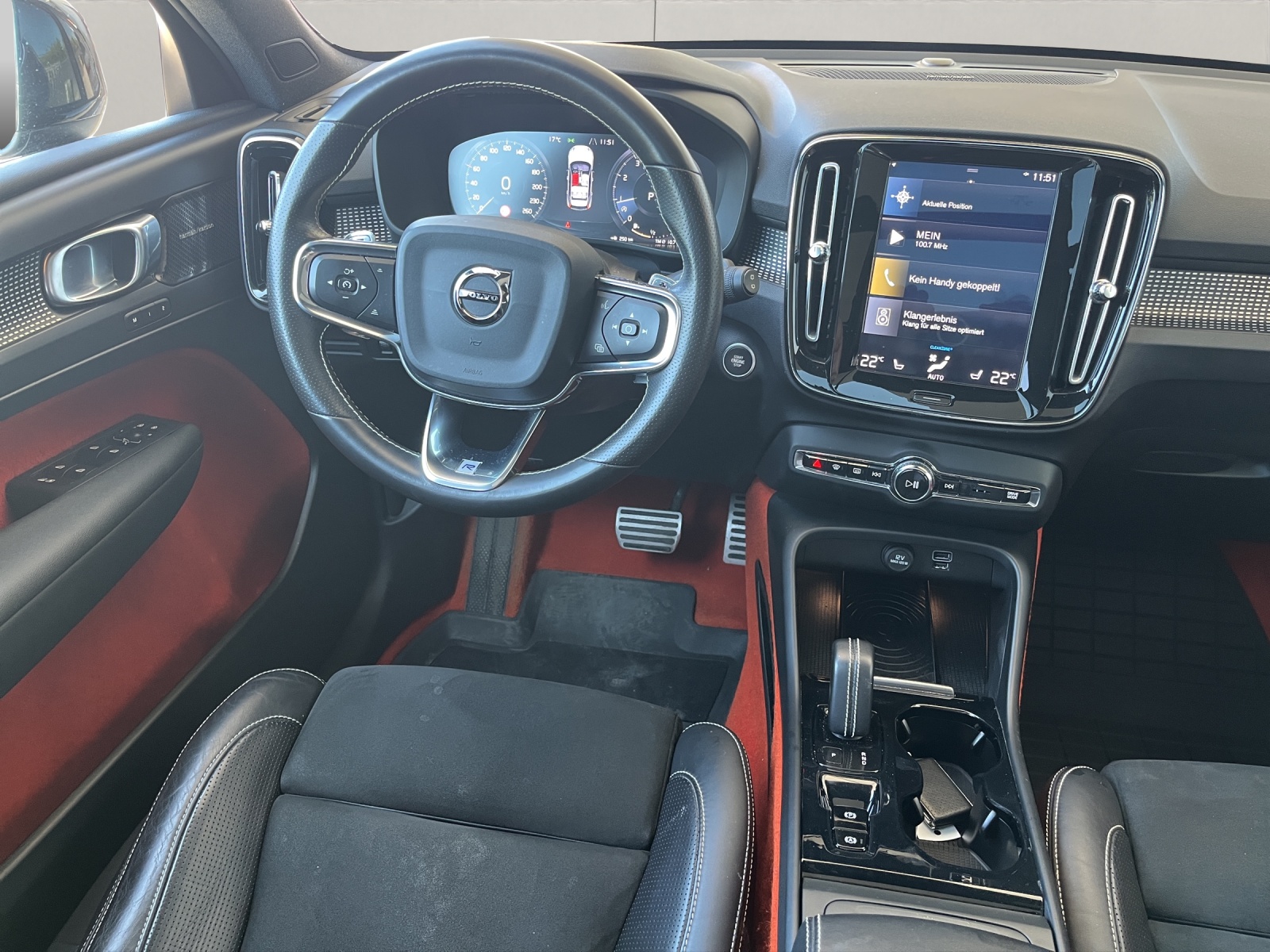 VOLVO XC40 2.0 T5 R-Design AWD-image-12