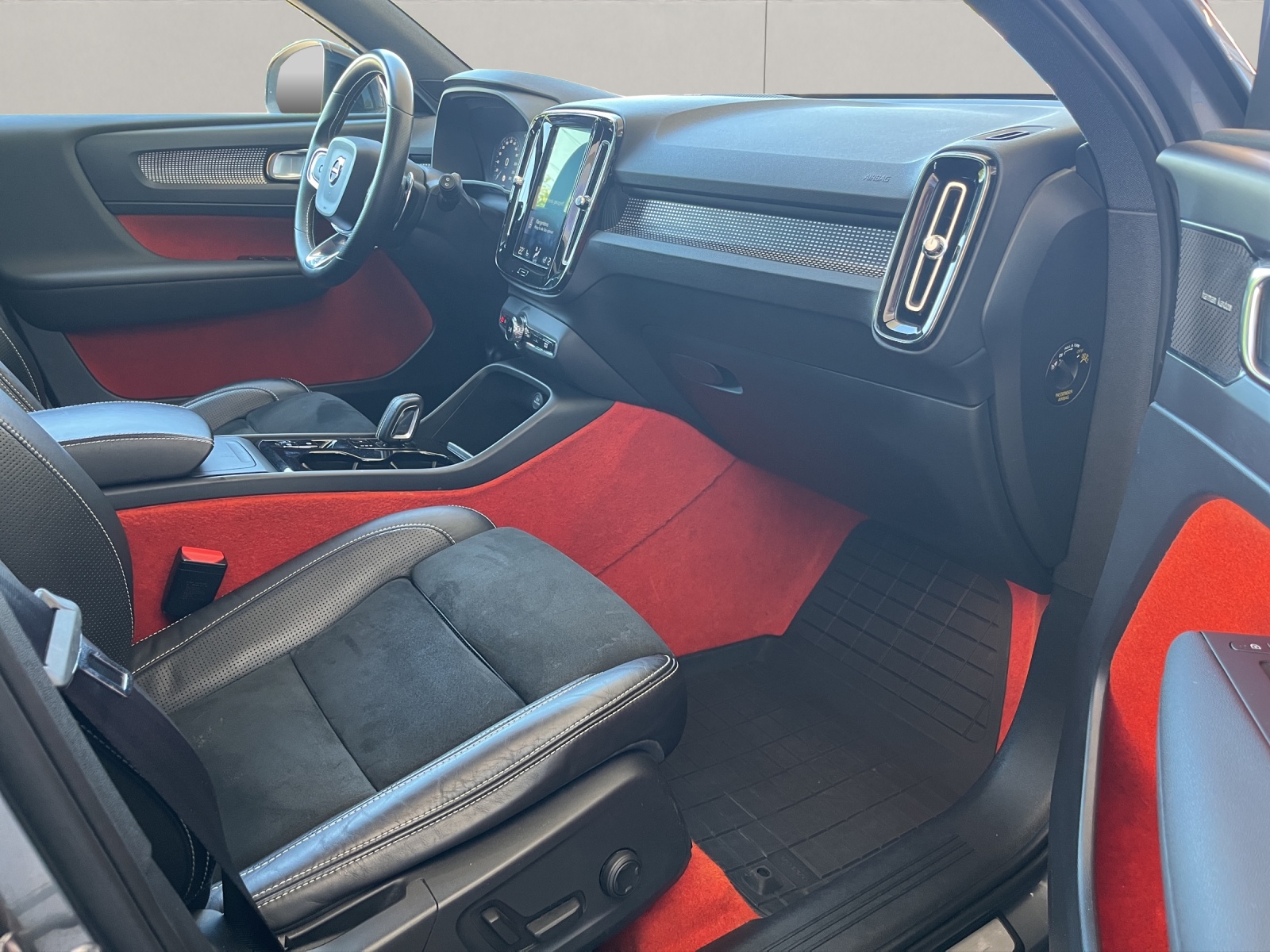 VOLVO XC40 2.0 T5 R-Design AWD-image-14