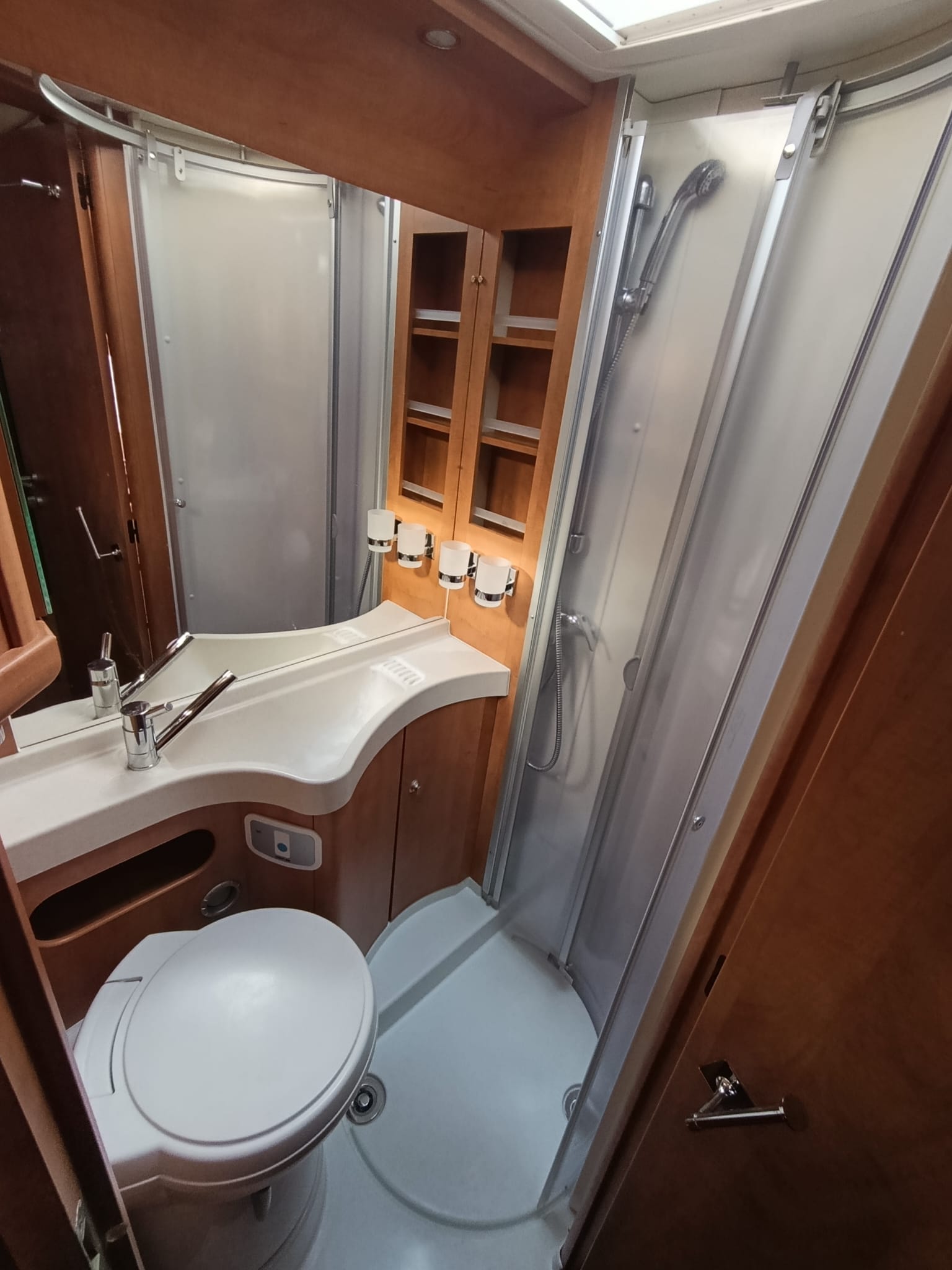 CARTHAGO 145 QB***Wie ein König unterwegs sein – zu einem anständigen Preis***Königsbett*Dachklima*hydr. Hubstützensystem*-image-20