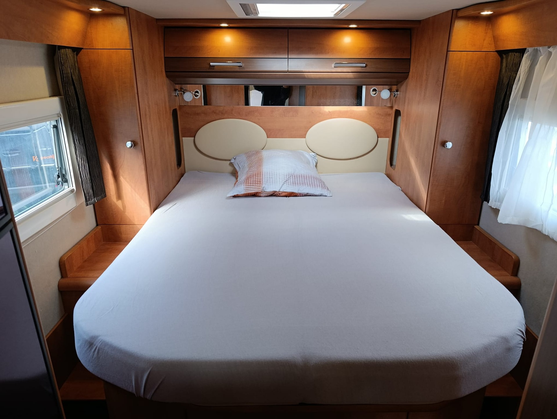 CARTHAGO 145 QB***Wie ein König unterwegs sein – zu einem anständigen Preis***Königsbett*Dachklima*hydr. Hubstützensystem*-showroom-element-3