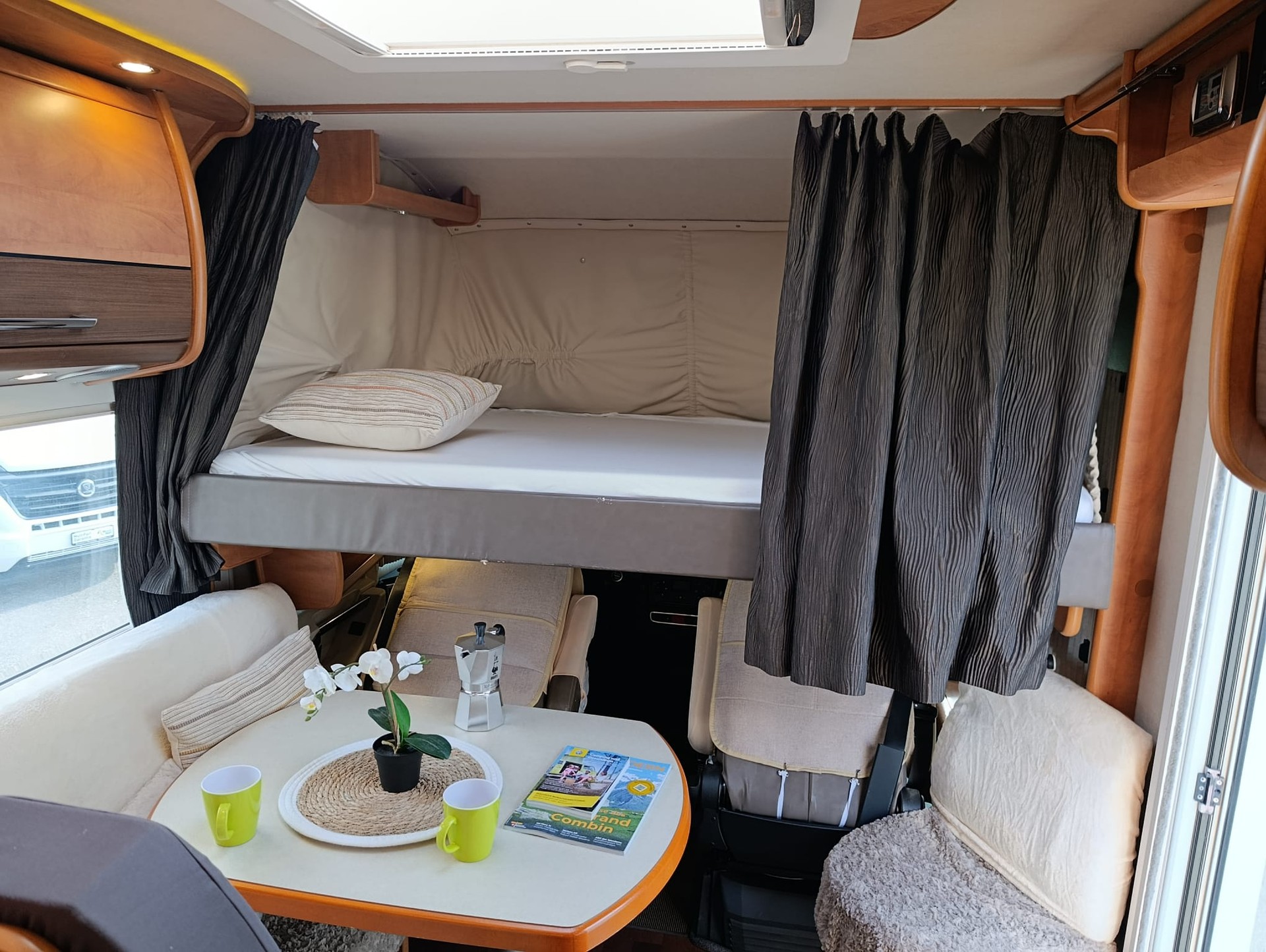 CARTHAGO 145 QB***Wie ein König unterwegs sein – zu einem anständigen Preis***Königsbett*Dachklima*hydr. Hubstützensystem*-image-12