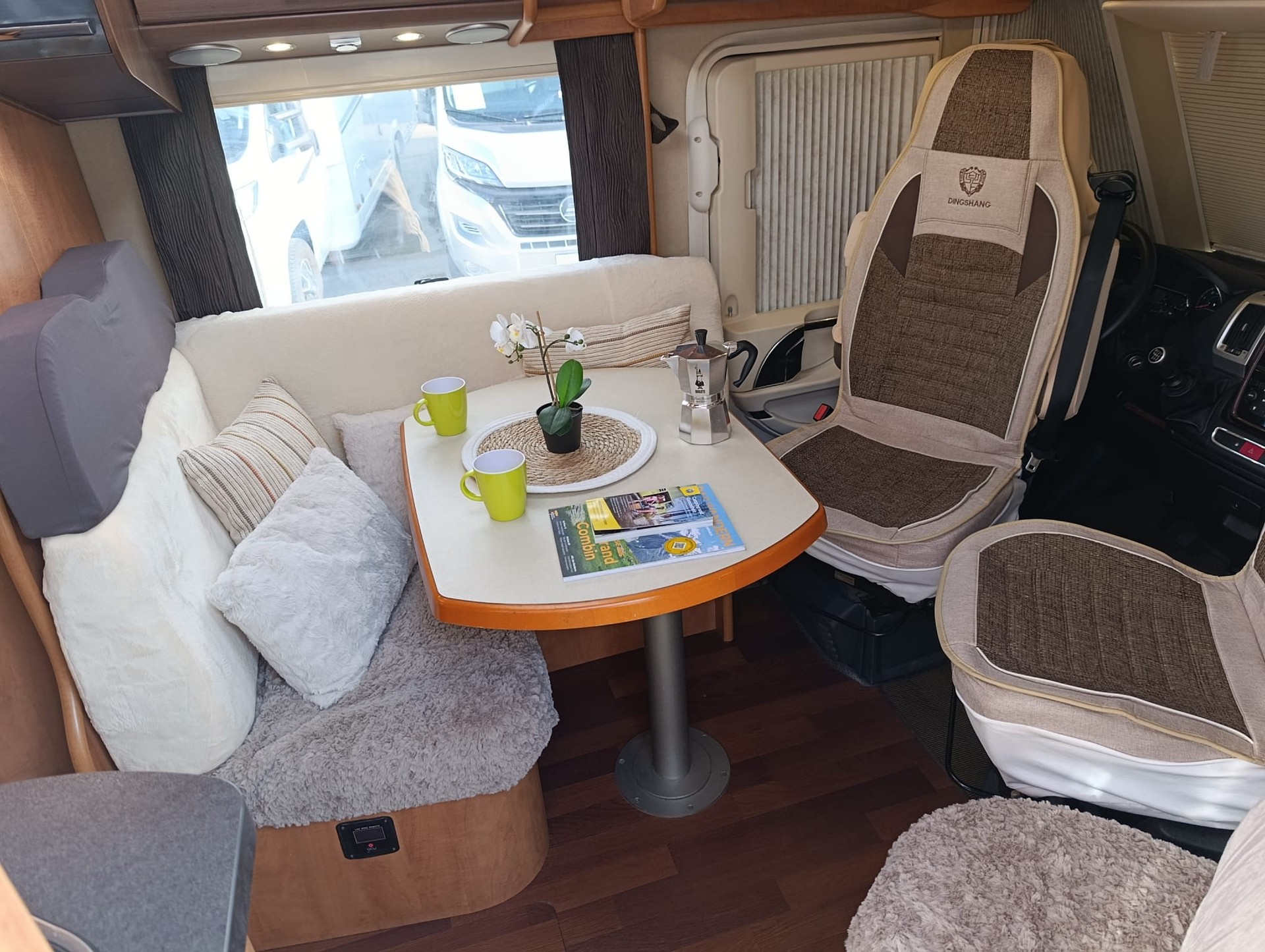 CARTHAGO 145 QB***Wie ein König unterwegs sein – zu einem anständigen Preis***Königsbett*Dachklima*hydr. Hubstützensystem*-showroom-element-1