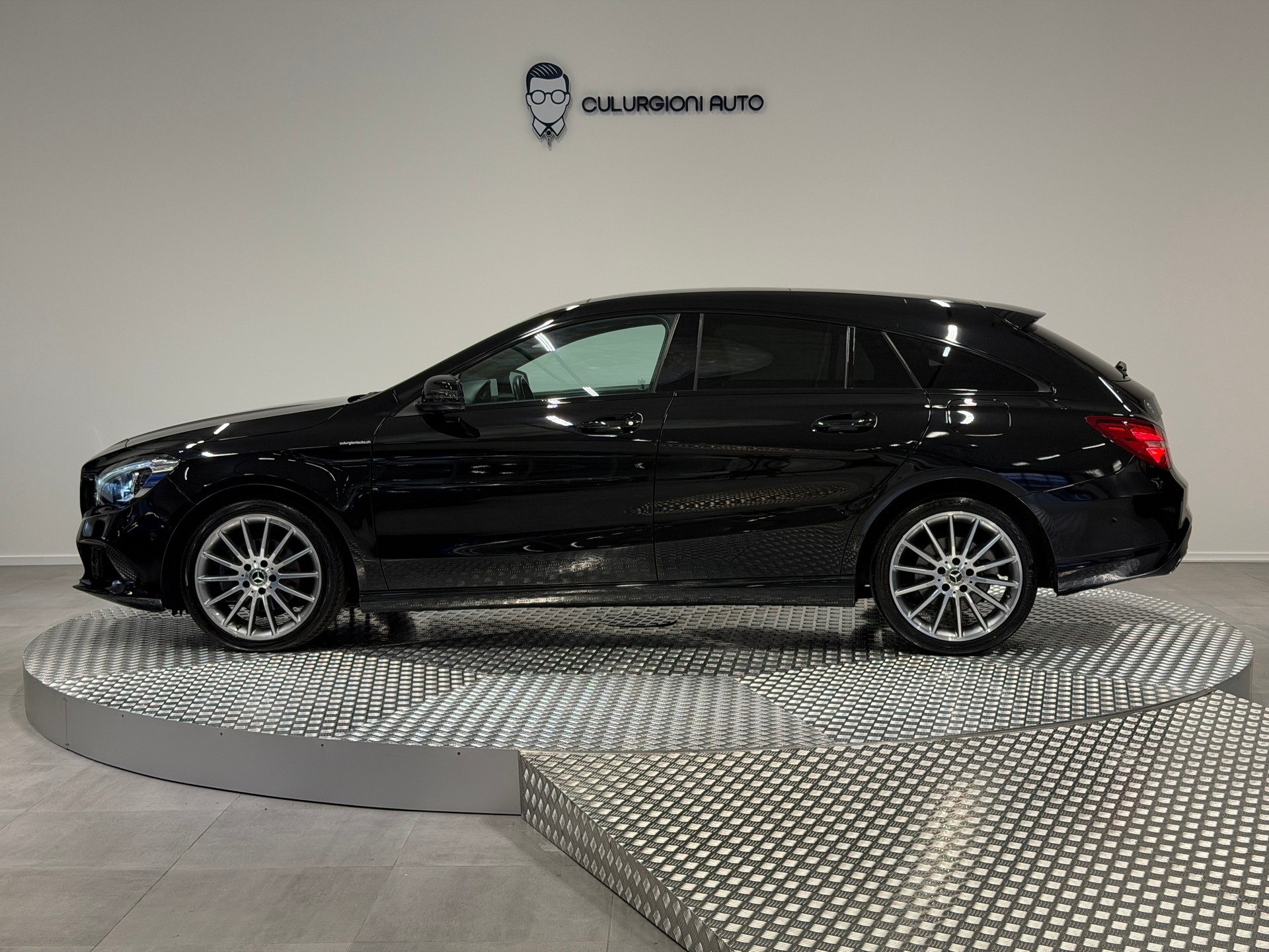 MERCEDES-BENZ CLA Shooting Brake 200 d AMG Line 7G-DCT-image-7