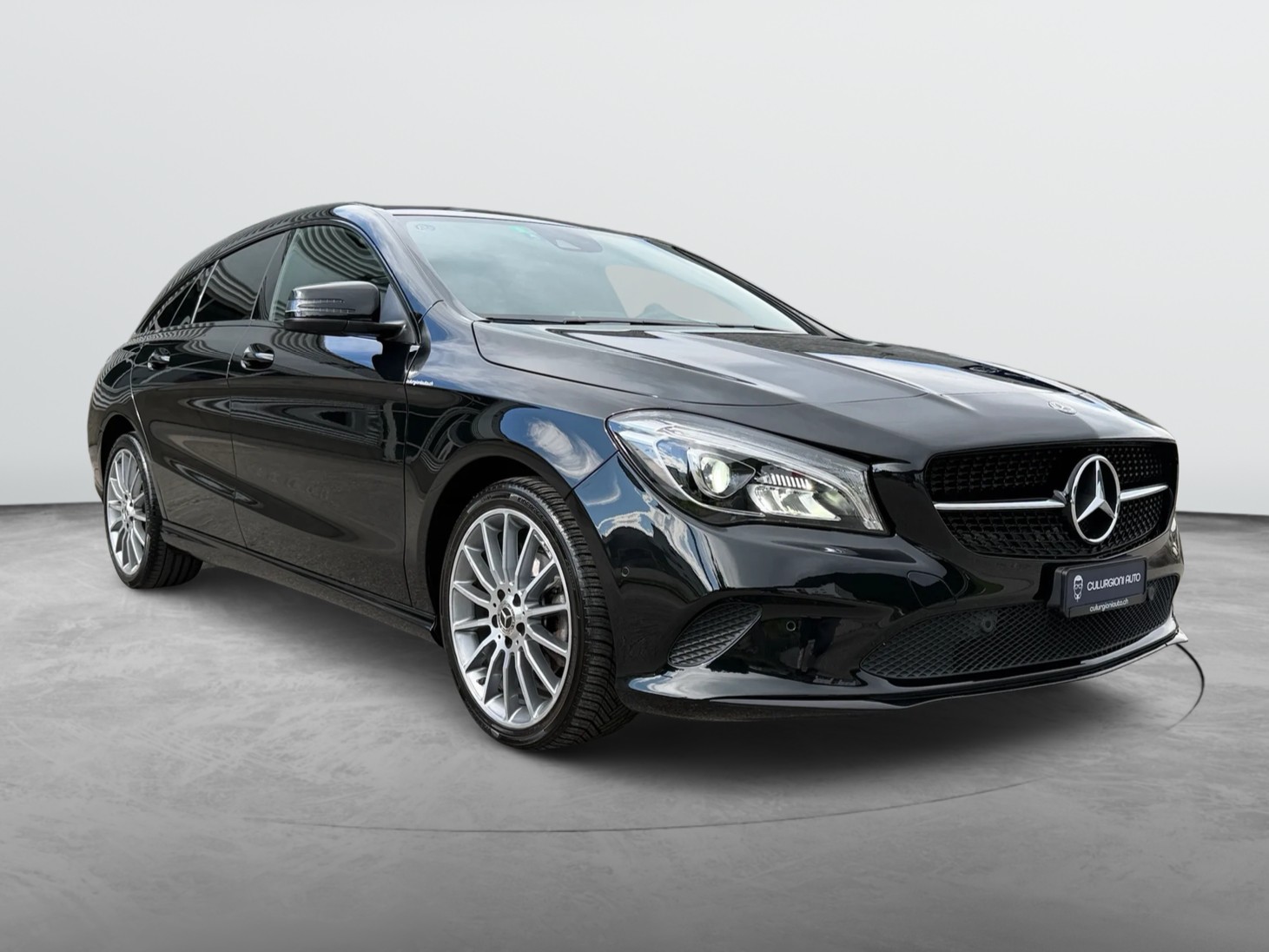 MERCEDES-BENZ CLA Shooting Brake 200 d AMG Line 7G-DCT-showroom-element-2