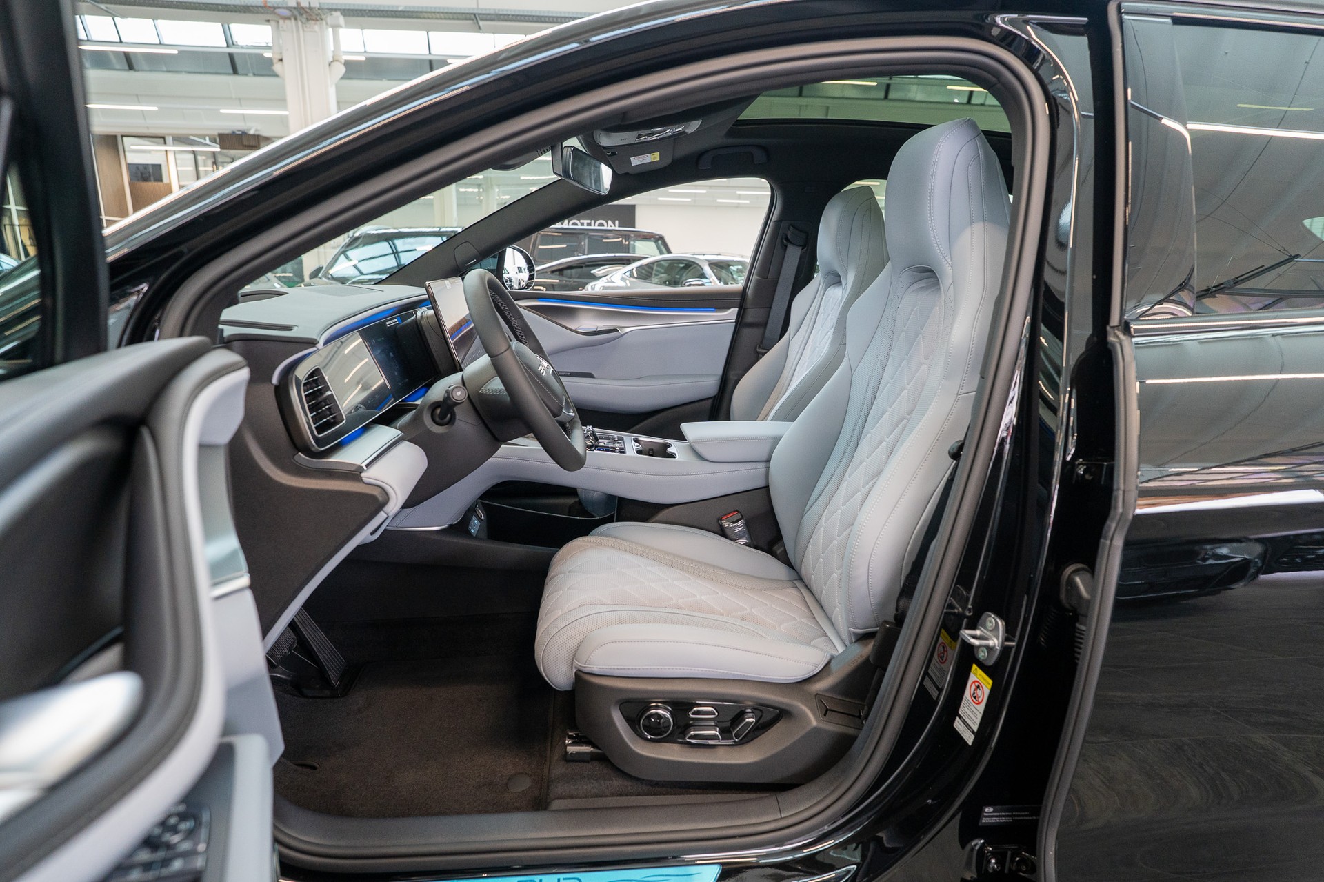 BYD Sealion 7 91,3 kWh Excellence AWD / Panoramadach / Head-Up Display / 360° Kamera-image-9