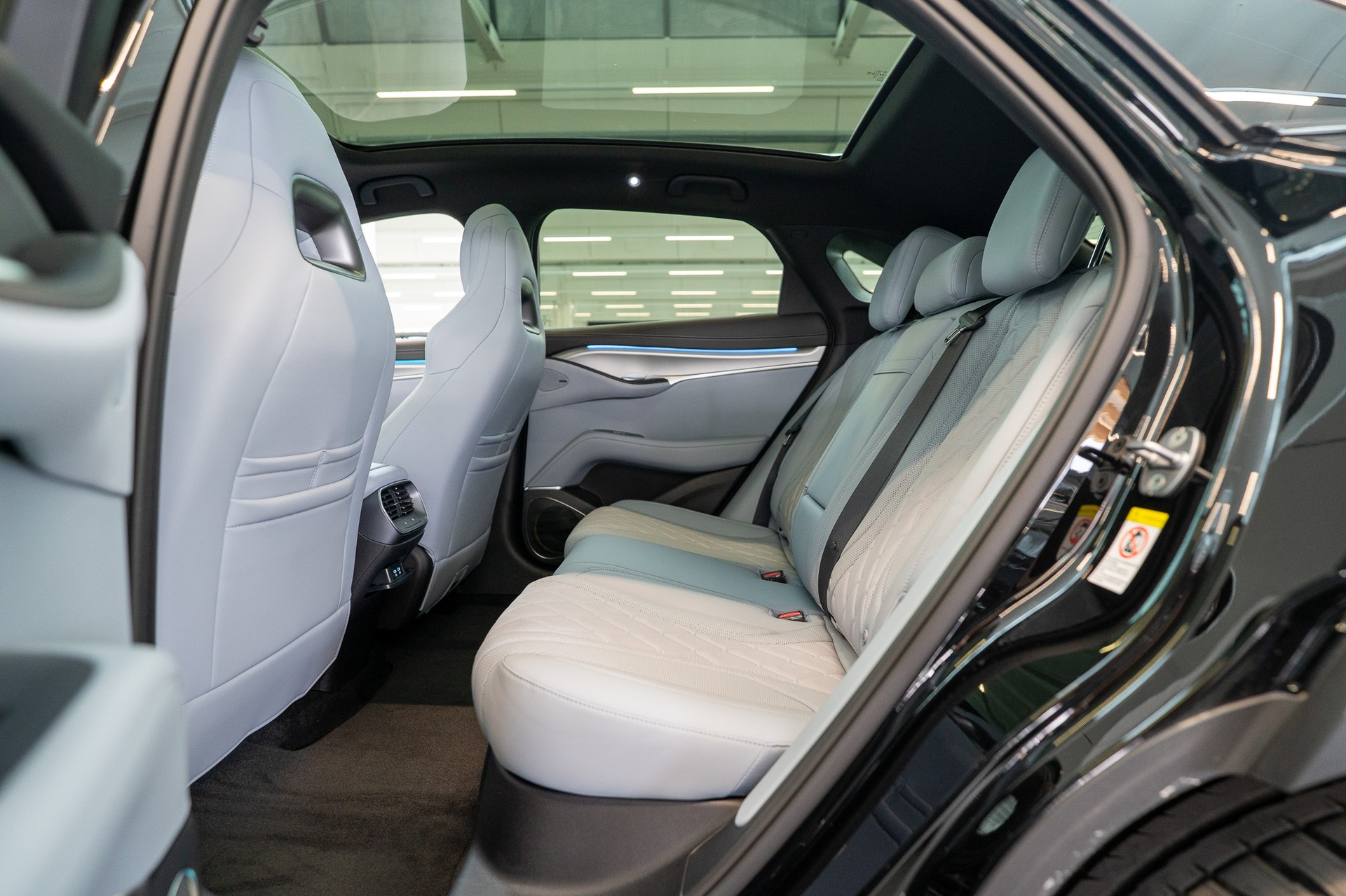 BYD Sealion 7 91,3 kWh Excellence AWD / Panoramadach / Head-Up Display / 360° Kamera-image-11