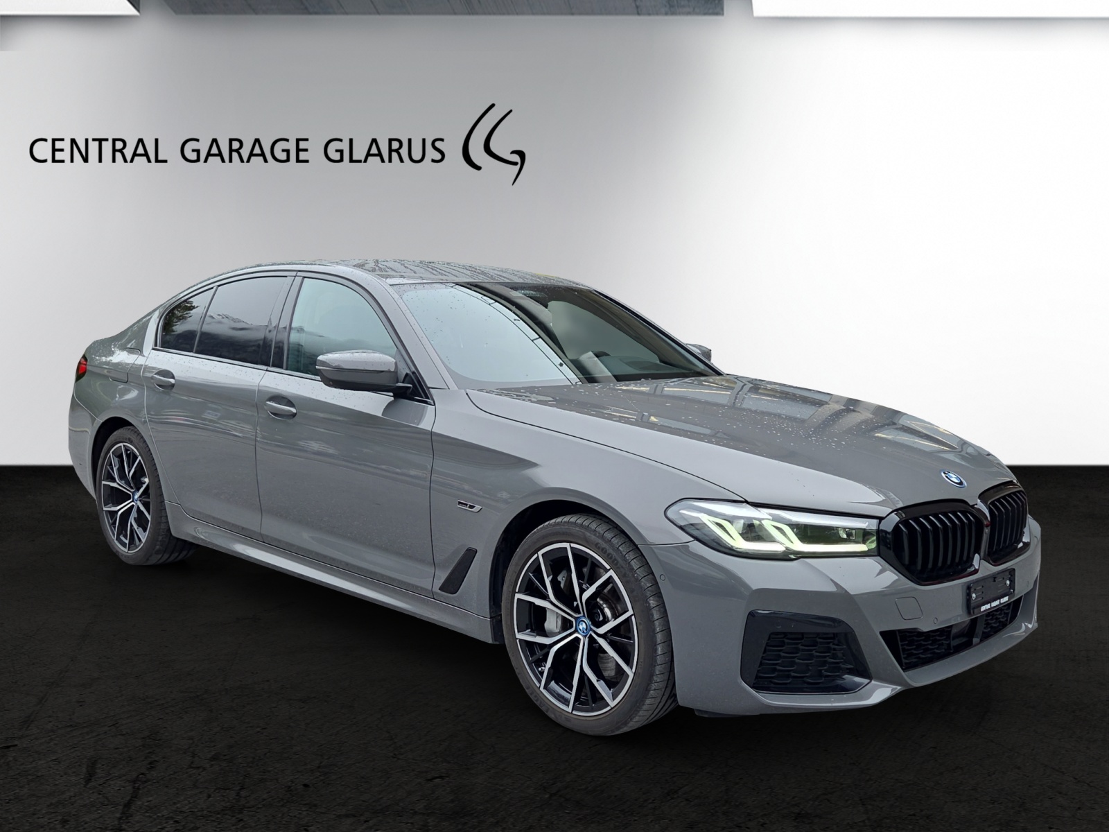 BMW 545e xDrive Pure M Sport Steptronic-showroom-element-1