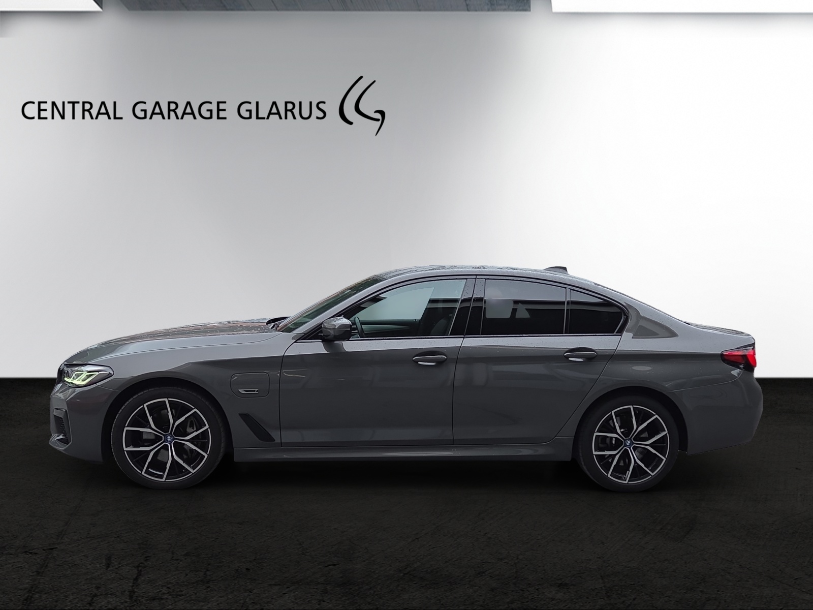 BMW 545e xDrive Pure M Sport Steptronic-showroom-element-3