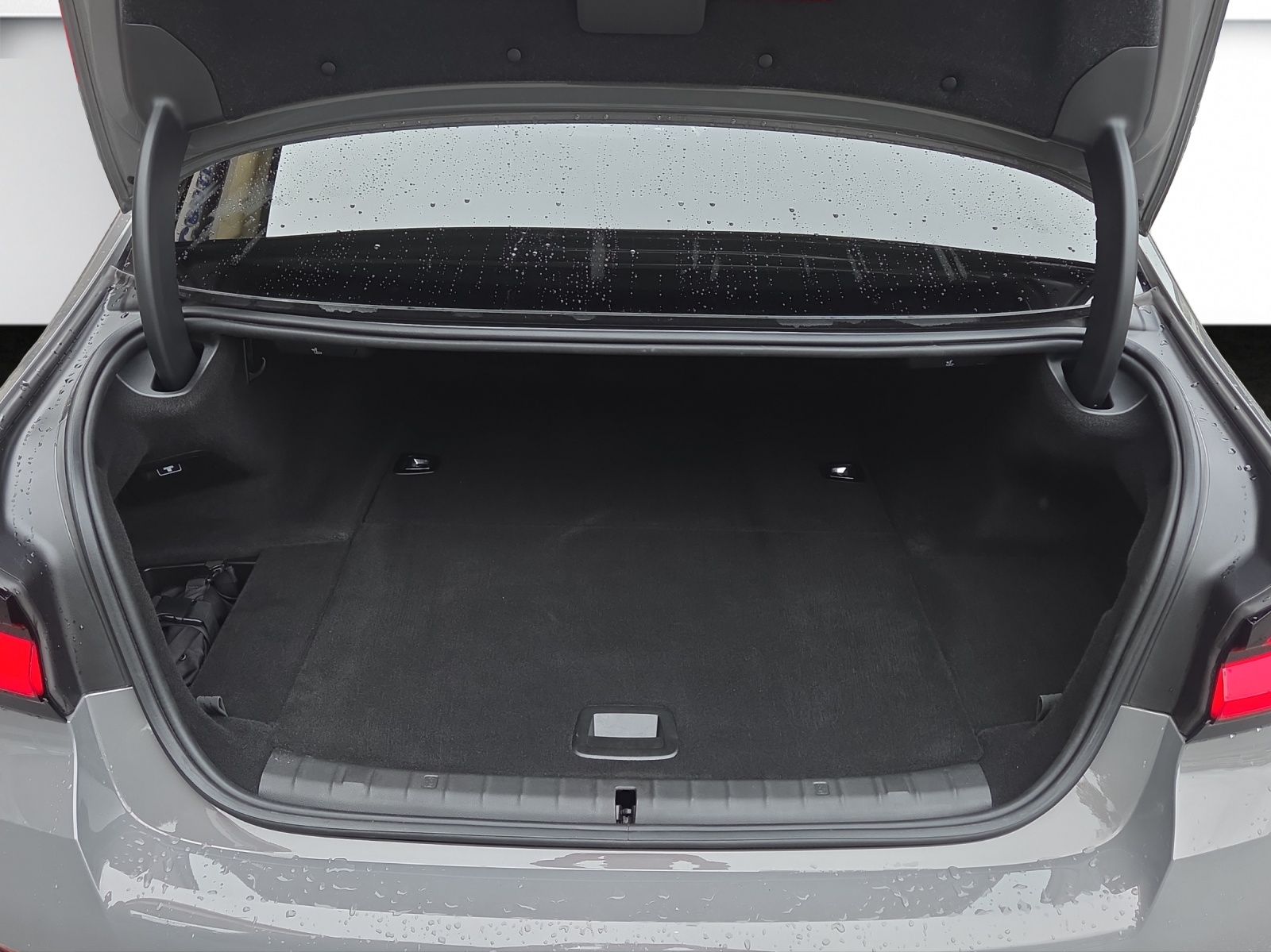 BMW 545e xDrive Pure M Sport Steptronic-image-17