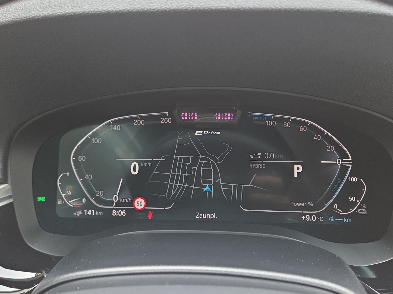 BMW 545e xDrive Pure M Sport Steptronic-image-15