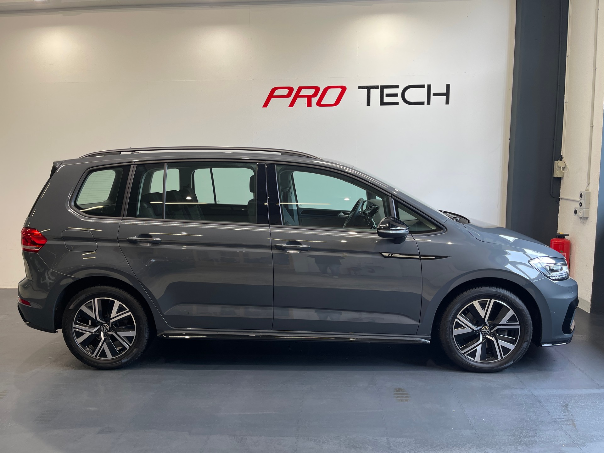 VW Touran 2.0 TDI BlueMotion Technology Highline DSG * R-LINE* 7 PLATZ*-showroom-element-1