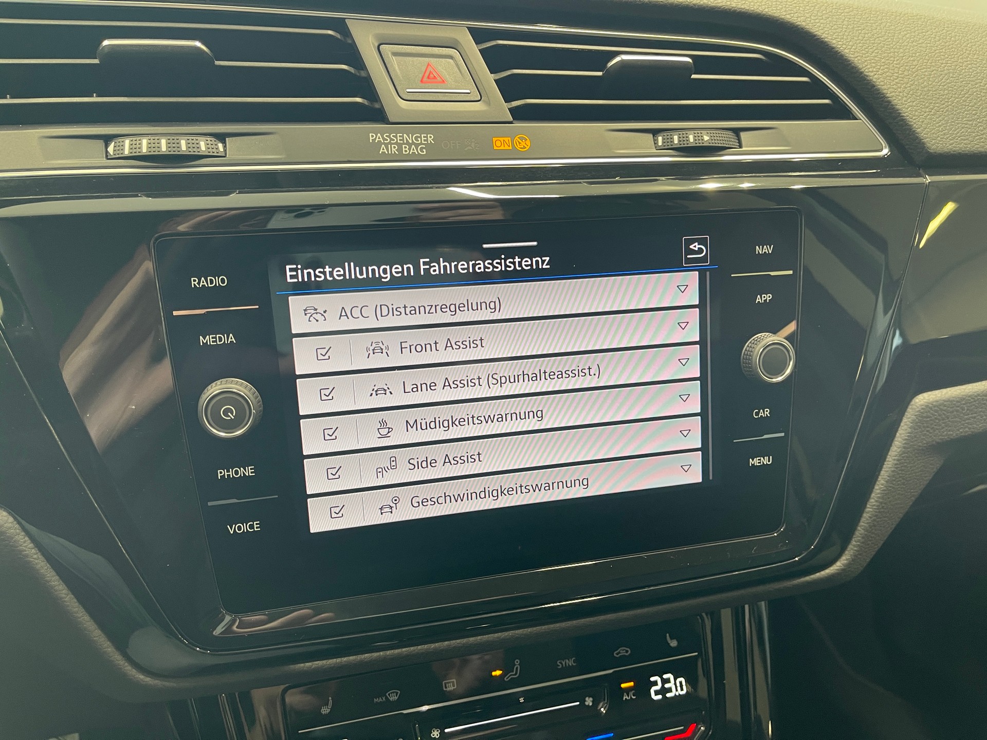 VW Touran 2.0 TDI BlueMotion Technology Highline DSG * R-LINE* 7 PLATZ*-image-27