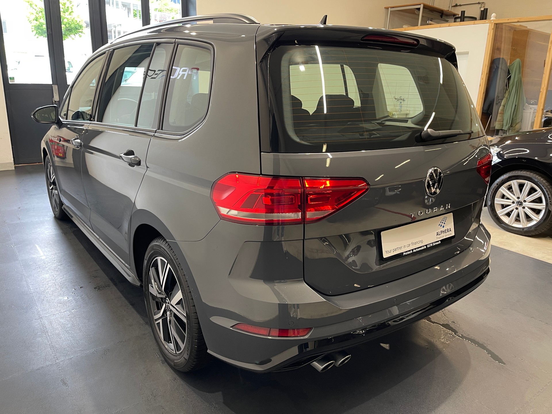 VW Touran 2.0 TDI BlueMotion Technology Highline DSG * R-LINE* 7 PLATZ*-image-7
