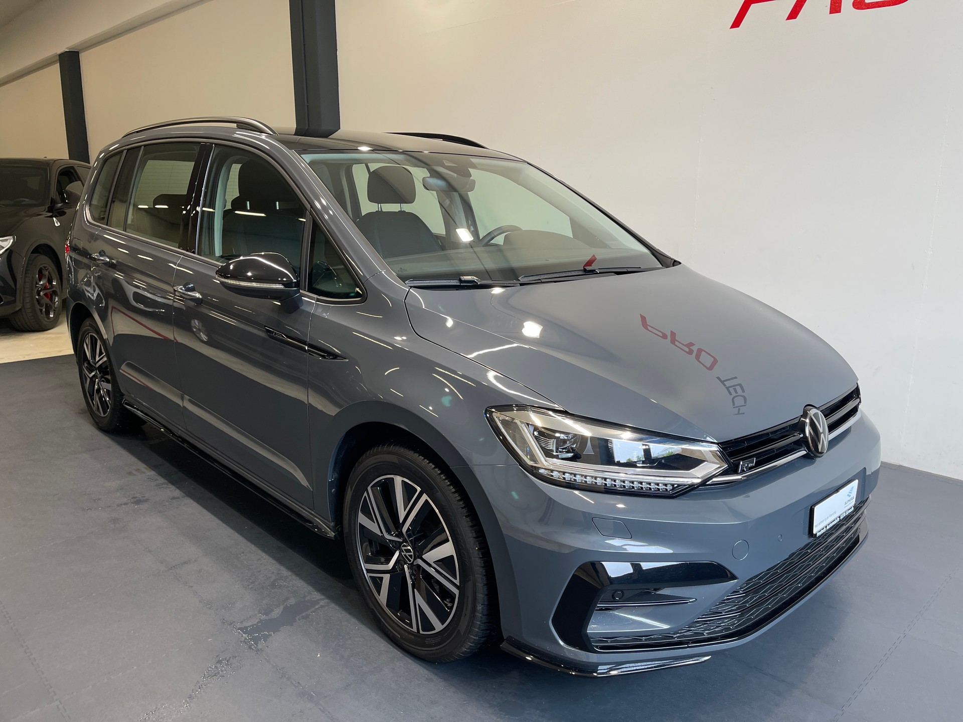 VW Touran 2.0 TDI BlueMotion Technology Highline DSG * R-LINE* 7 PLATZ*-image-4