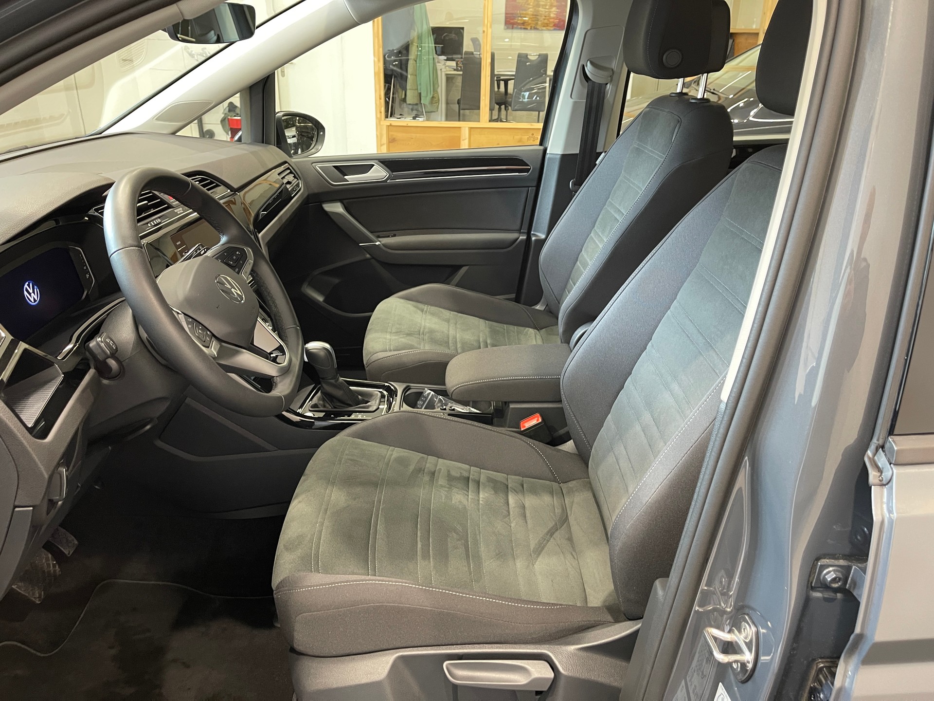 VW Touran 2.0 TDI BlueMotion Technology Highline DSG * R-LINE* 7 PLATZ*-image-8