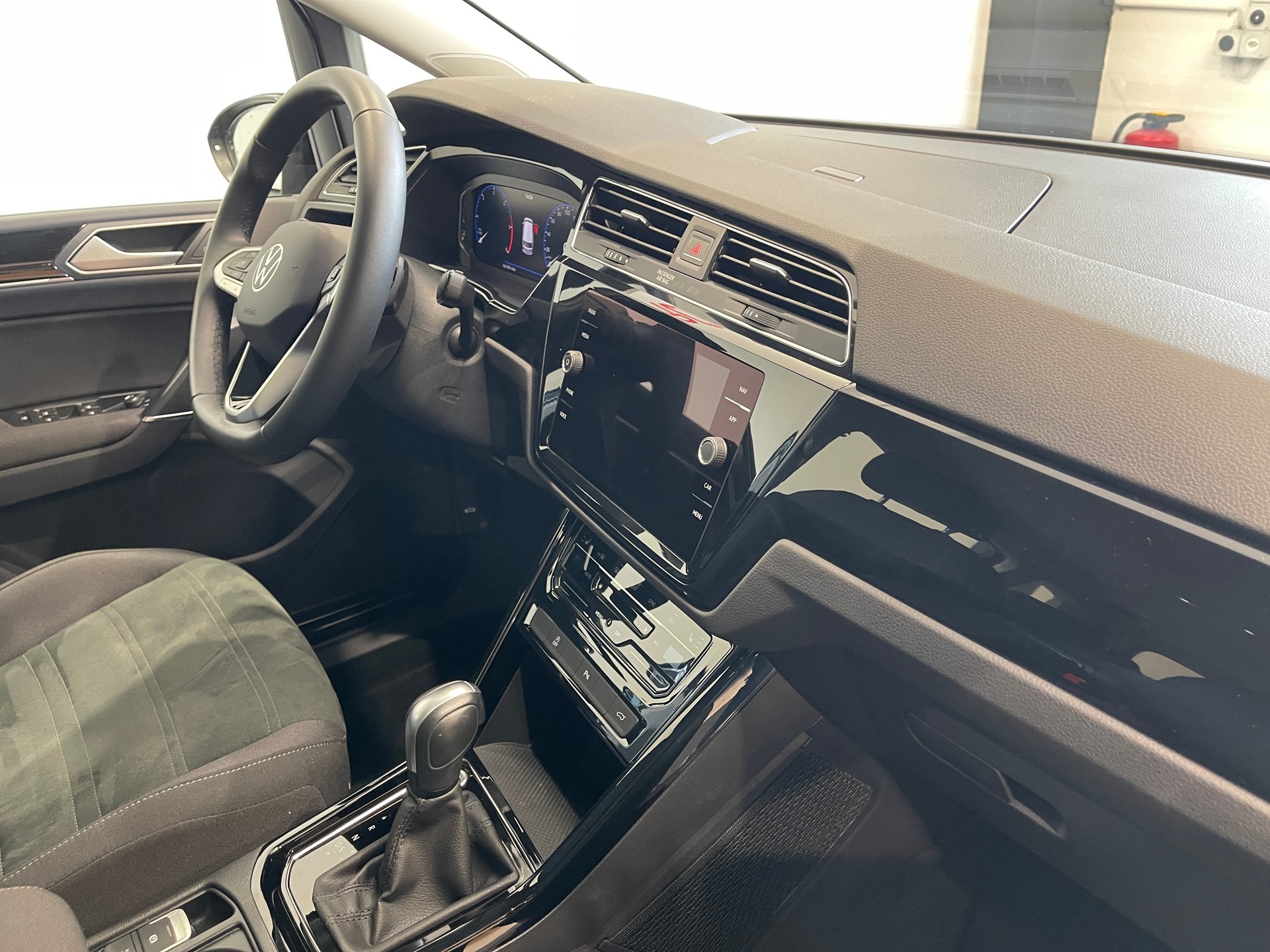 VW Touran 2.0 TDI BlueMotion Technology Highline DSG * R-LINE* 7 PLATZ*-image-22