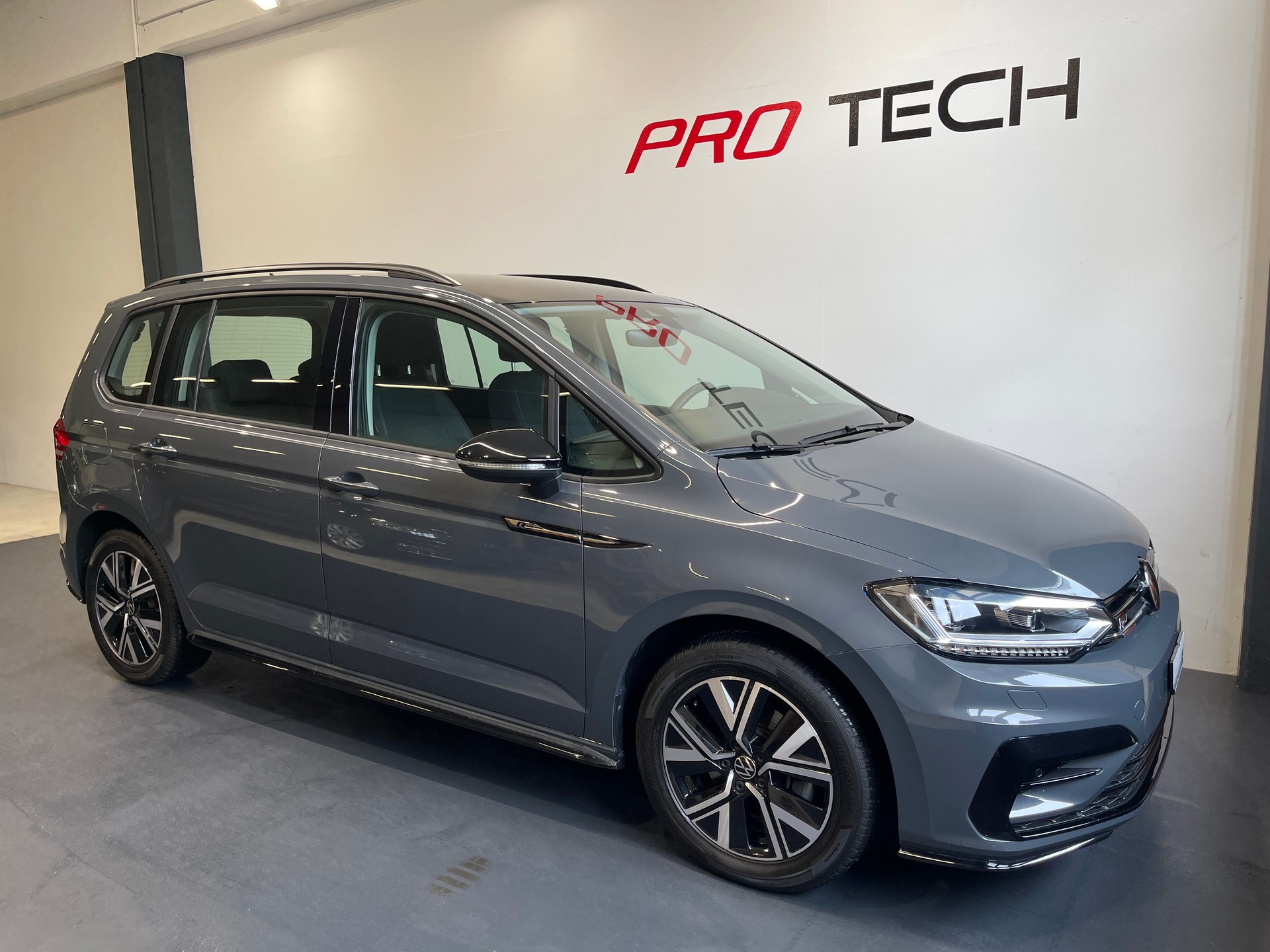 VW Touran 2.0 TDI BlueMotion Technology Highline DSG * R-LINE* 7 PLATZ*