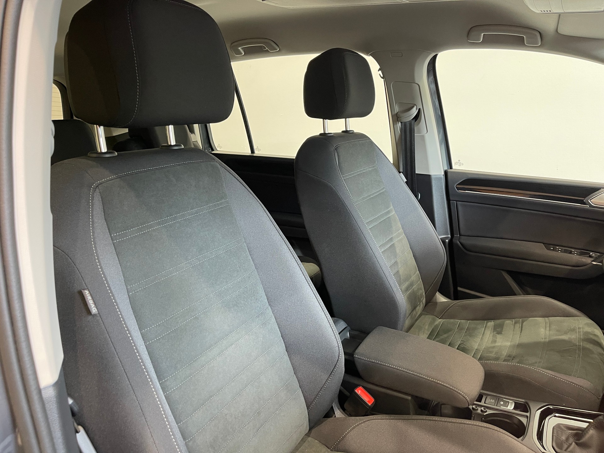 VW Touran 2.0 TDI BlueMotion Technology Highline DSG * R-LINE* 7 PLATZ*-image-21