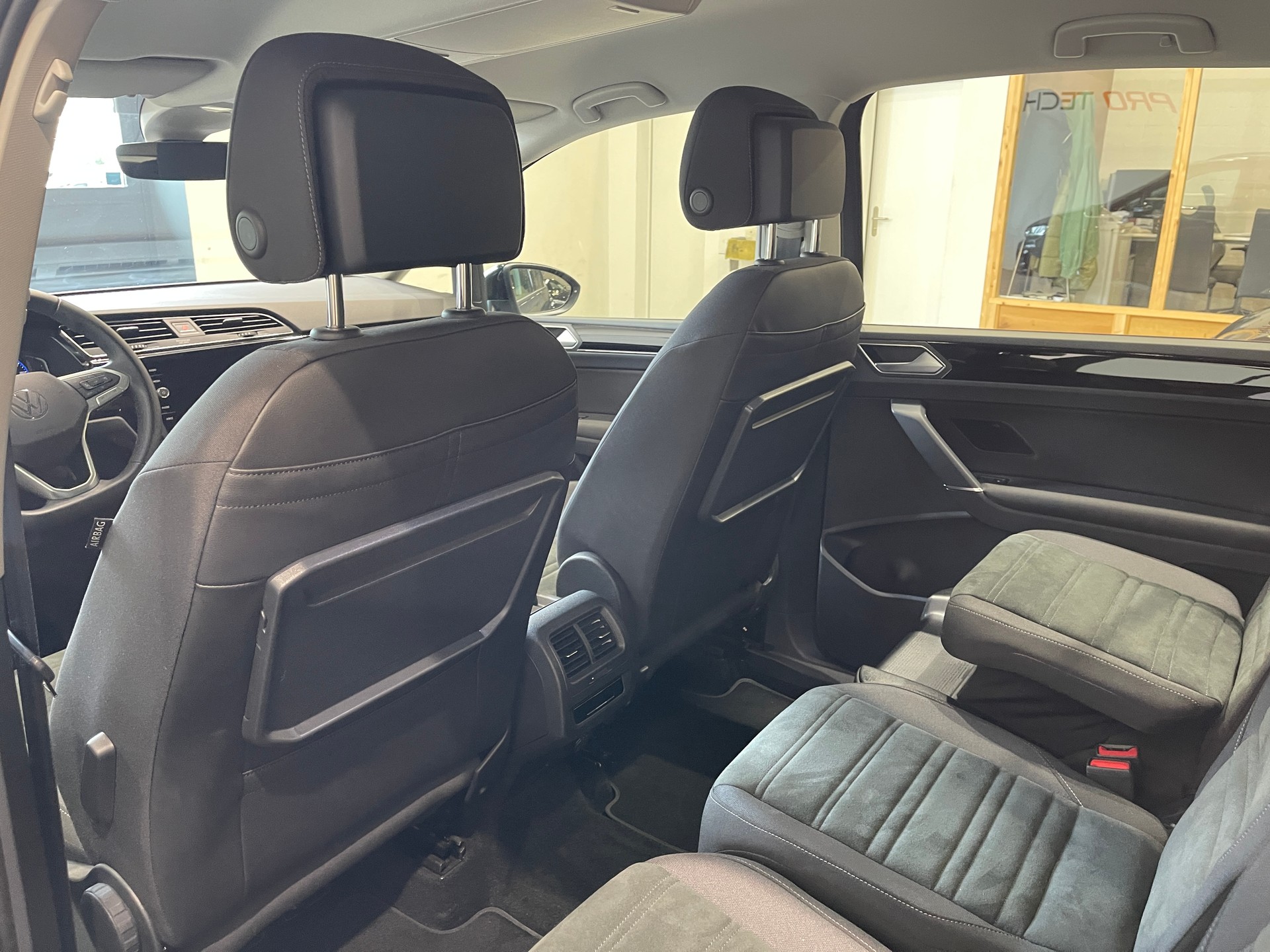 VW Touran 2.0 TDI BlueMotion Technology Highline DSG * R-LINE* 7 PLATZ*-image-17